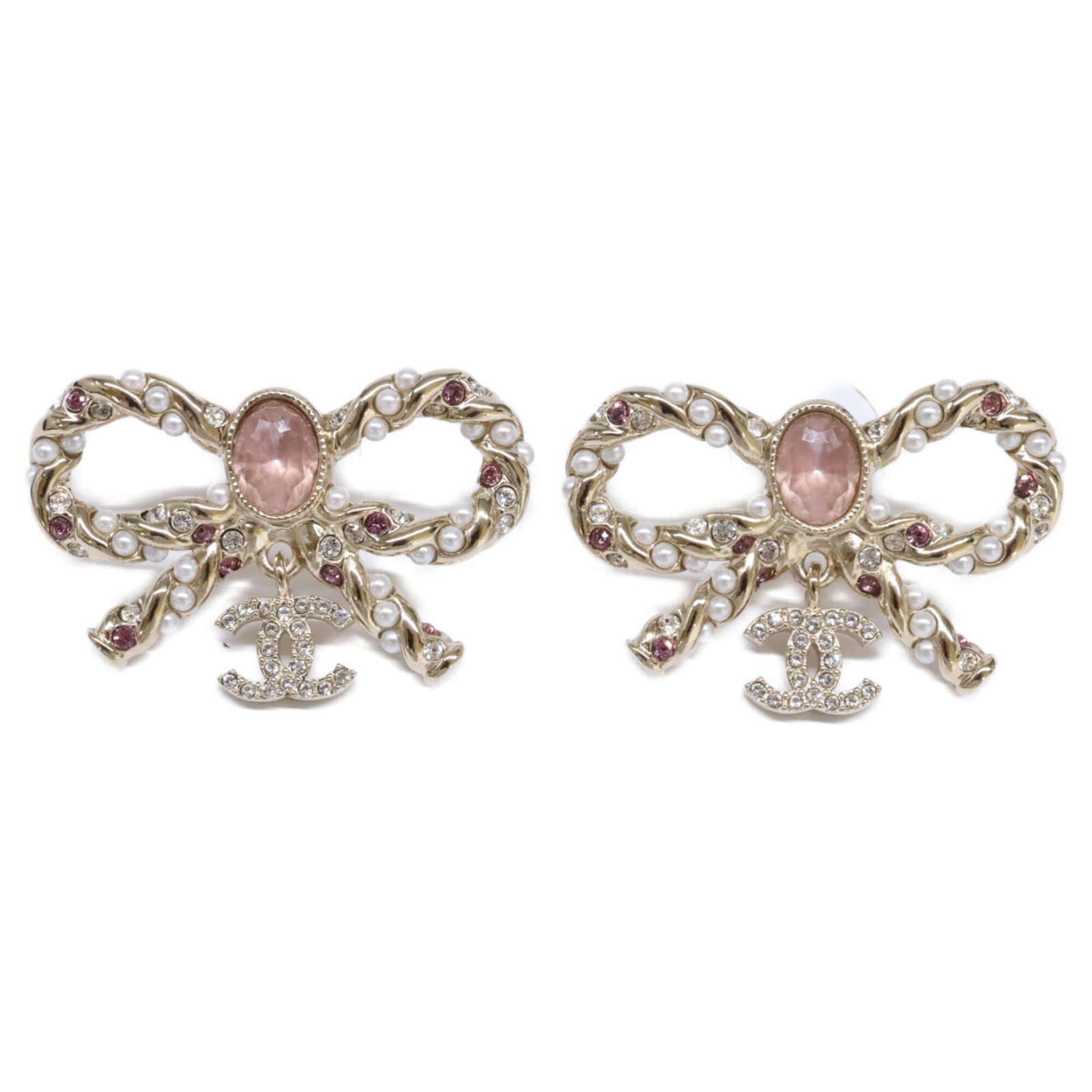 Chanel A23B Abb508 Ribbon Motif Coco Mark Earrings - Gold Women'S: Chanel A23B Abb508 Ribbon Motif Coco Mark Earrings - Gold Women'S Gold Women's Earrings with Ribbon Motif from Chanel. The A23B Abb508 design features intricate details and a classic Coco Mark E style