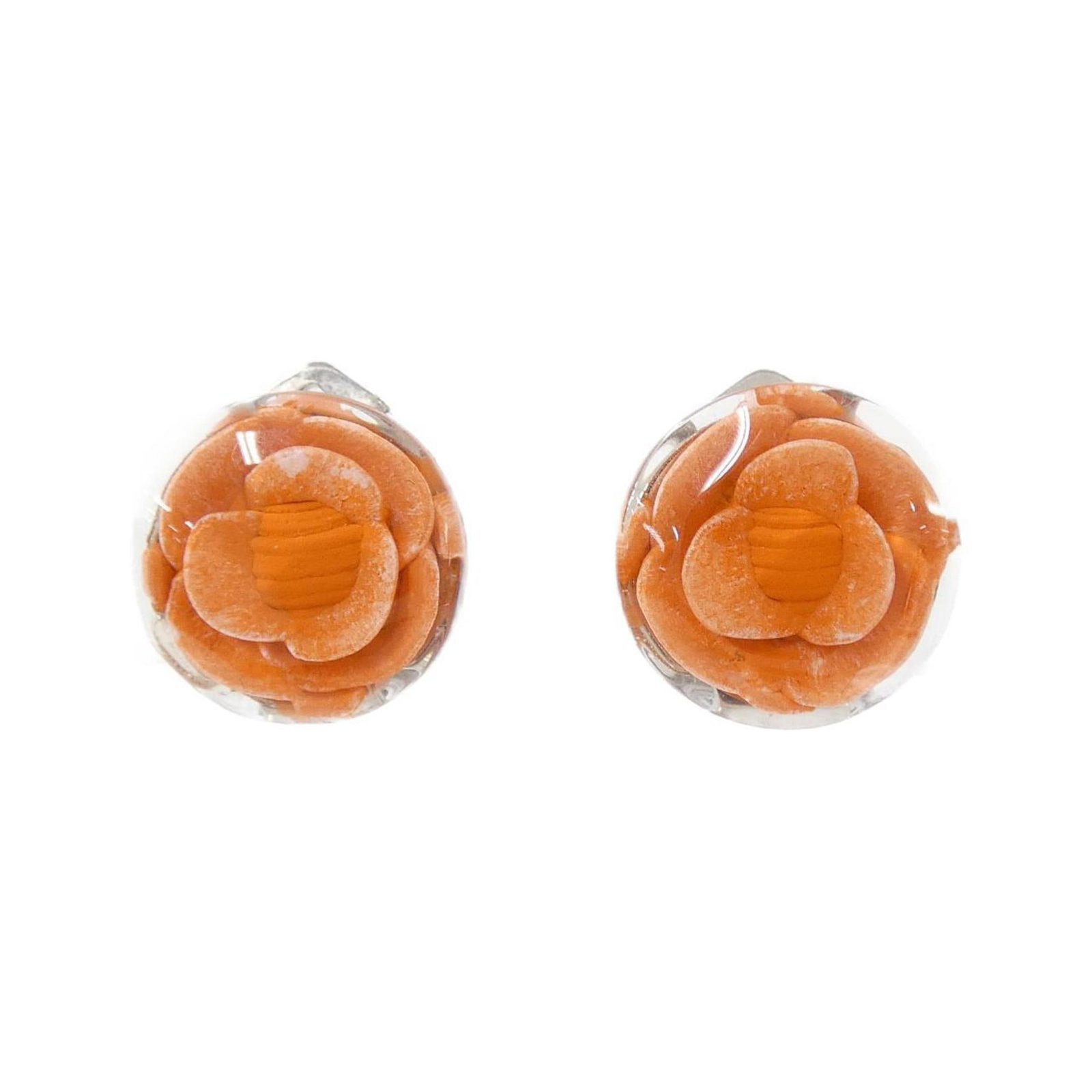Chanel Clip Earrings: Chanel Clip Earrings Silver Chanel clip earrings with a classic design, measuring 18.00mm x 18.00mm in size. The earrings bear some minor scratches and dirt, but are otherwise in very good condition. 