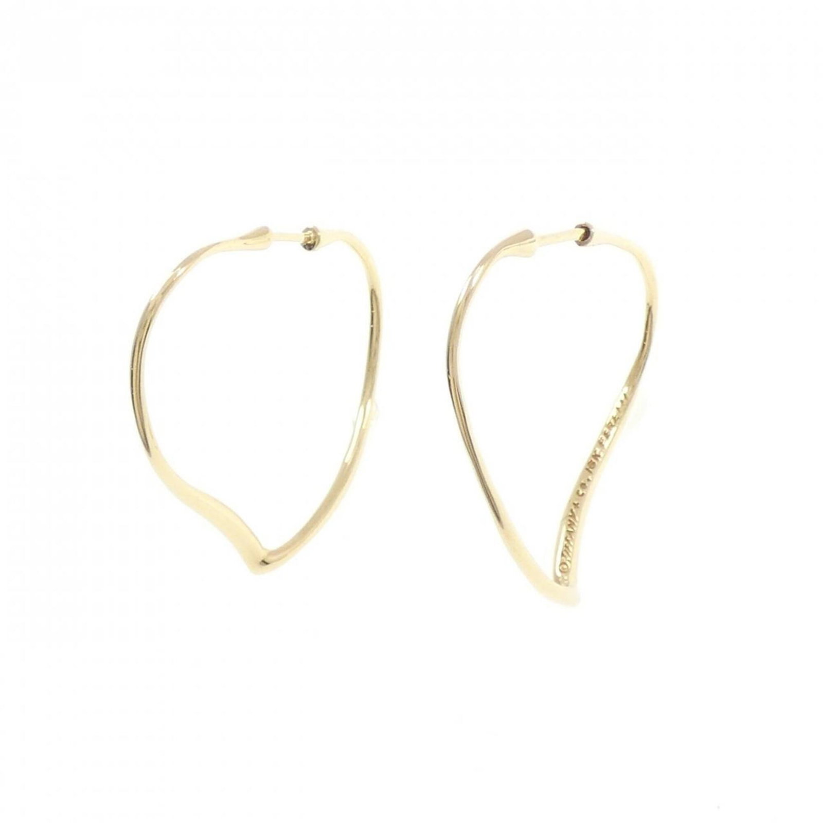 Gold Stud Yellow Earrings Tiffany: Gold Stud Yellow Earrings Tiffany Yellow gold (18K) stud earrings from Tiffany, bearing traces of usage and minor damages. The 31.60mm x 2.60mm size provides a subtle yet elegant touch to any outfit. 