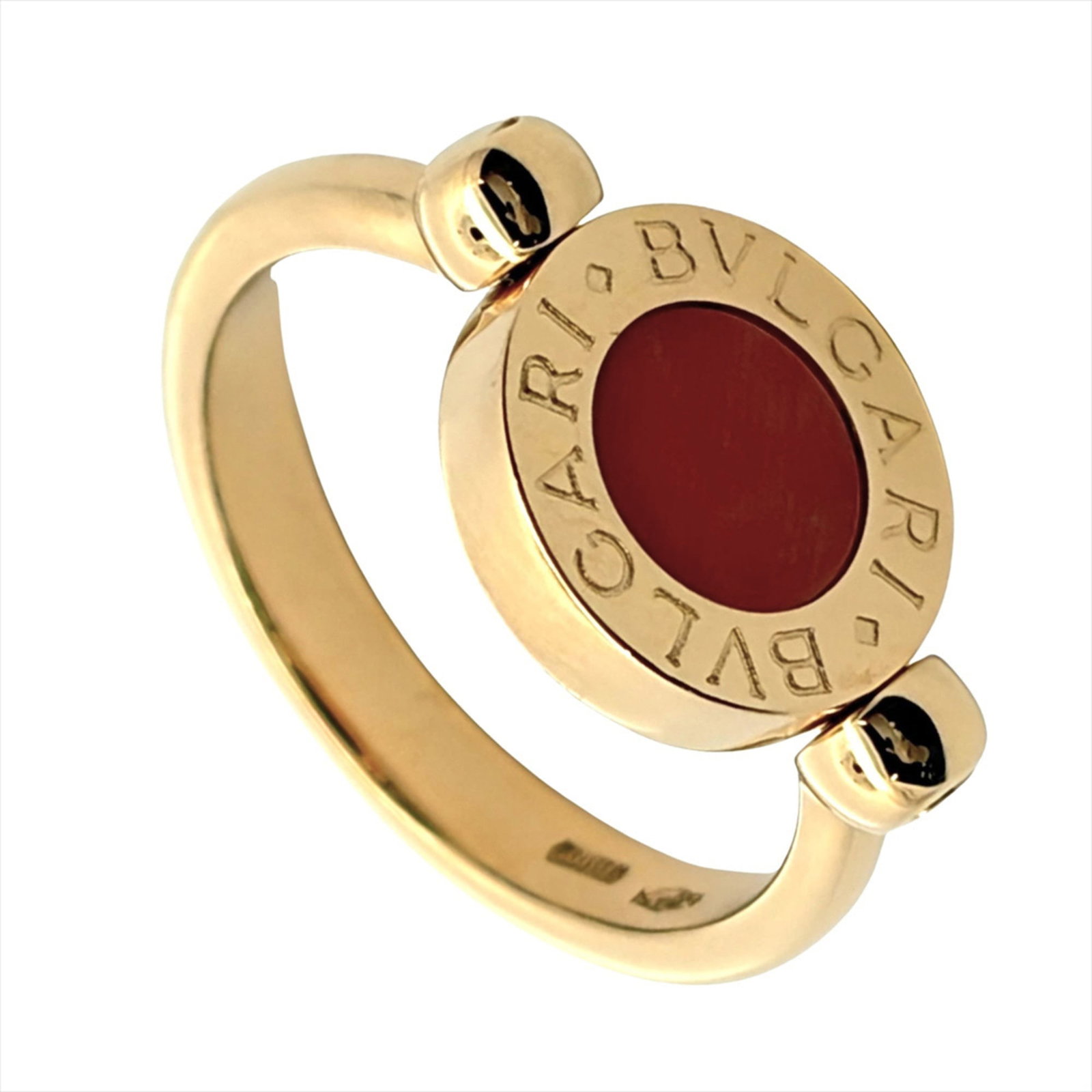 Bvlgari Band Ring Yellow Gold (18K): Bvlgari Band Ring Yellow Gold (18K) Yellow Gold (18K) Bvlgari Band Ring with Onyx Stone, featuring a classic design and subtle elegance. This used band ring showcases a few traces of usage, some