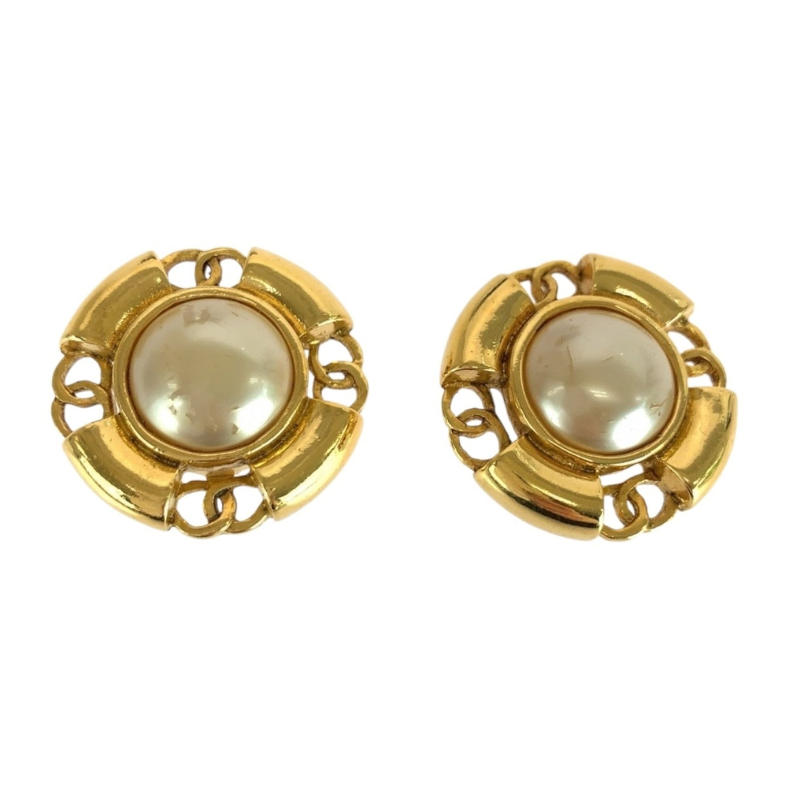 Chanel Clip Earrings: Chanel Clip Earrings Gold and white Chanel clip earrings with a classic design, offering a timeless touch to any outfit. Measuring 30mm x 30mm, these earrings showcase the iconic brand's attention to 
