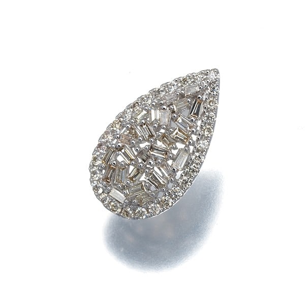 Diamond 0.30Ct Teardrop Pendant 18K 750 White Gold: Diamond 0.30Ct Teardrop Pendant 18K 750 White Gold 18k white gold teardrop pendant showcases a natural diamond weighing 0.30 carats, set in a elegant design that highlights the stone's sparkle. The 18