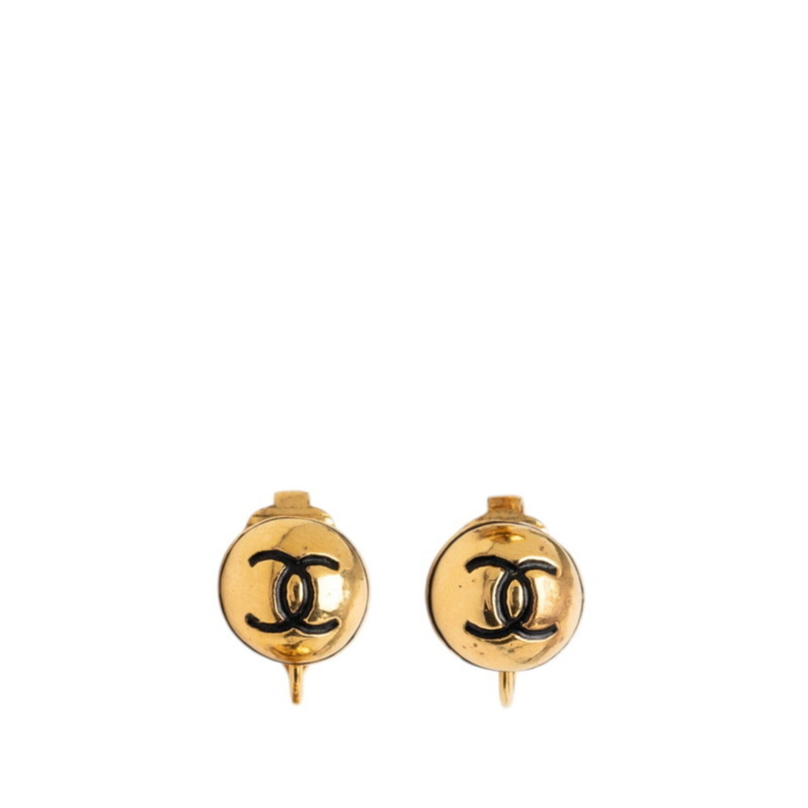 Clip earrings gold plating by Chanel: Clip earrings gold plating by Chanel Clip earrings by Chanel in gold plating, bearing traces of usage and minor scratches. The item measures 11.70mm x 11.70mm and features a gold plating finish. Used 
