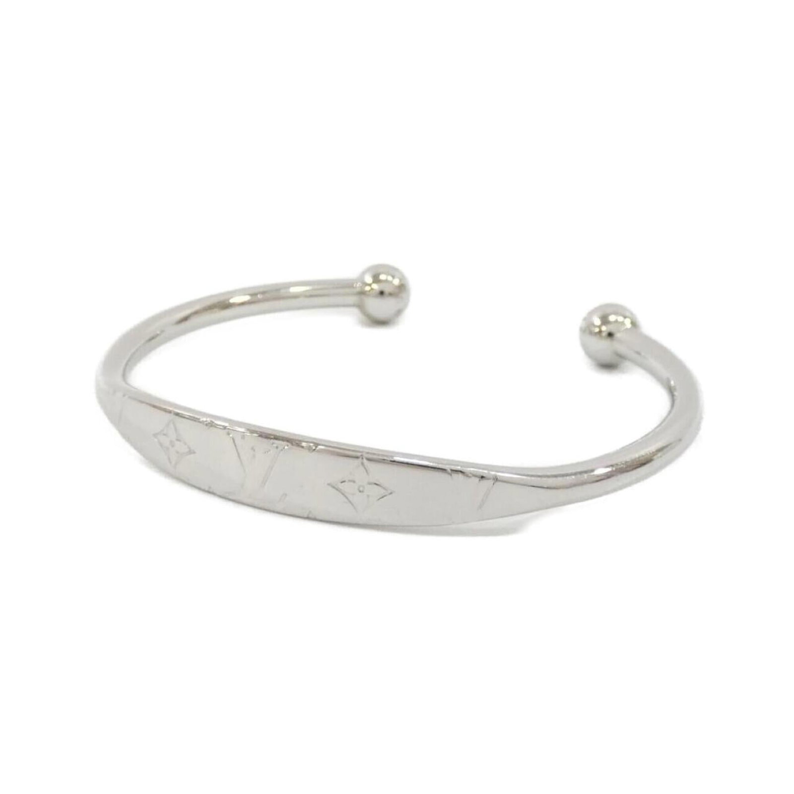Louis Vuitton Bangle: Louis Vuitton Bangle Silver Louis Vuitton bangle with a length of 19cm, bearing a few traces of usage and minor scratches. This used bangle is in very good condition despite showing some signs of