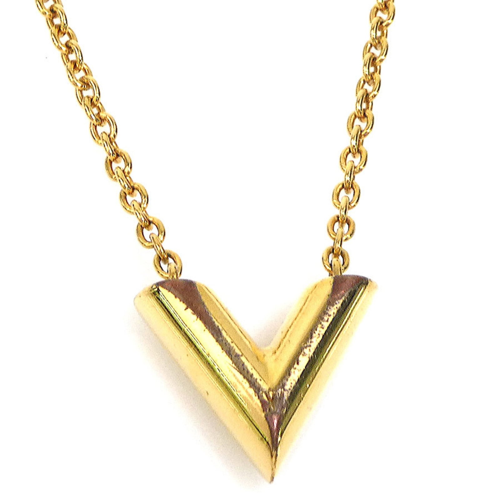 Louis Vuitton Essential V Metal Necklace Gold Women'S M61083 56704I: Louis Vuitton Essential V Metal Necklace Gold Women'S M61083 56704I Gold-plated Louis Vuitton Essential V Metal Necklace with a 13mm x 15mm pendant, available in a 46 cm / 18.11'' circumference. The