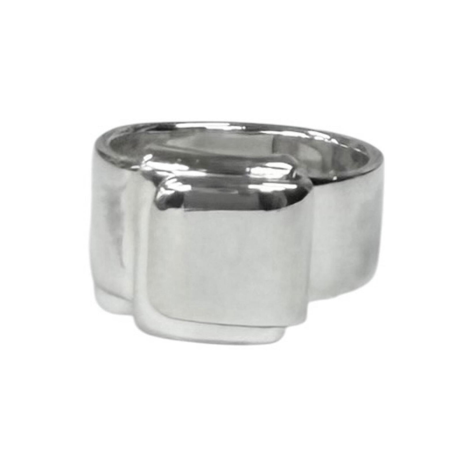 Ring Hermes Silver Band 925: Ring Hermes Silver Band 925 Silver band ring from Hermes, made from high-quality silver (925). The ring has some minor scratches and dirt, but remains in very good condition. A few traces of usage
