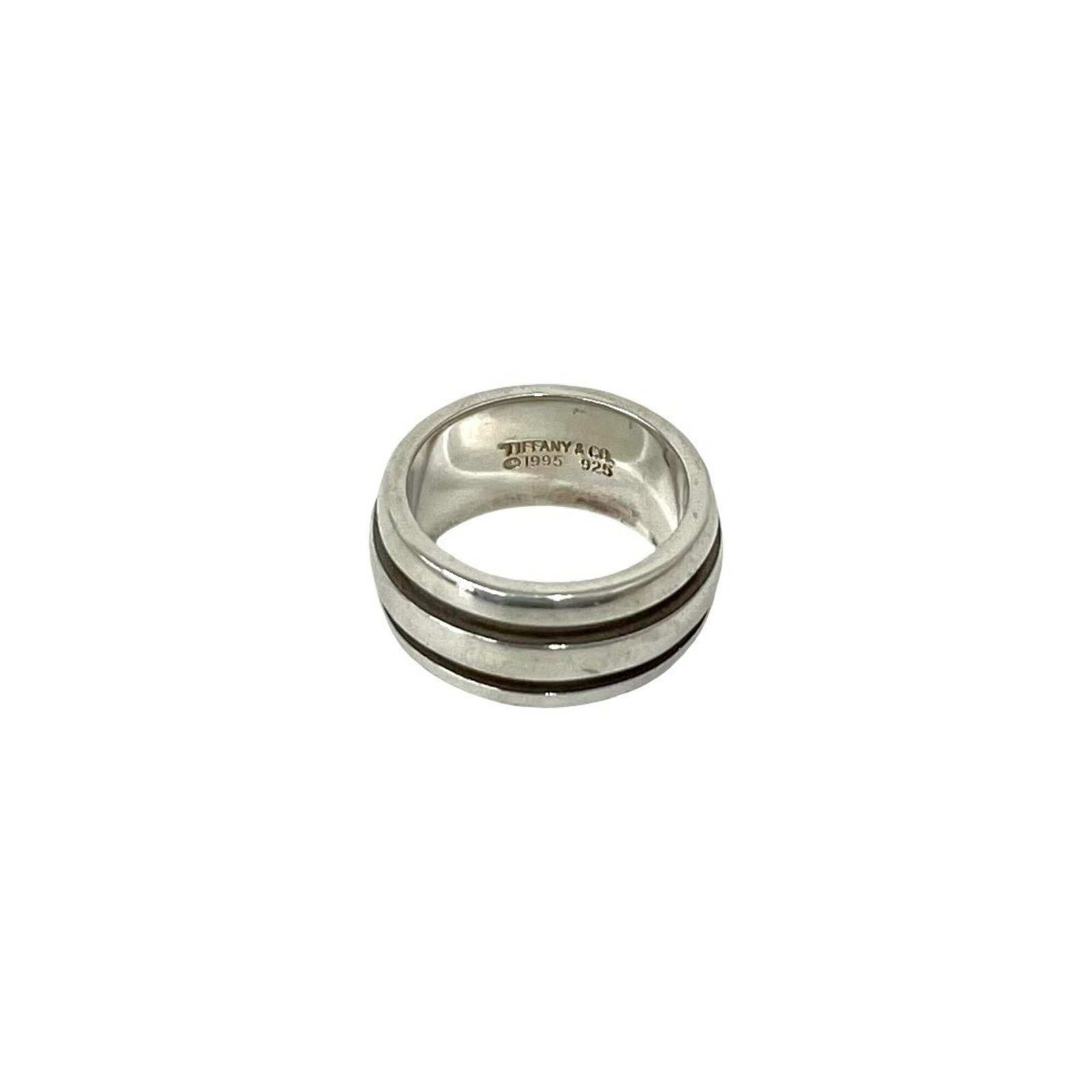 Tiffany Band Ring Silver 925: Tiffany Band Ring Silver 925 Silver 925 band ring from Tiffany, featuring a classic design with a silver finish. The item shows signs of use, including scratches and dirt, but remains in good