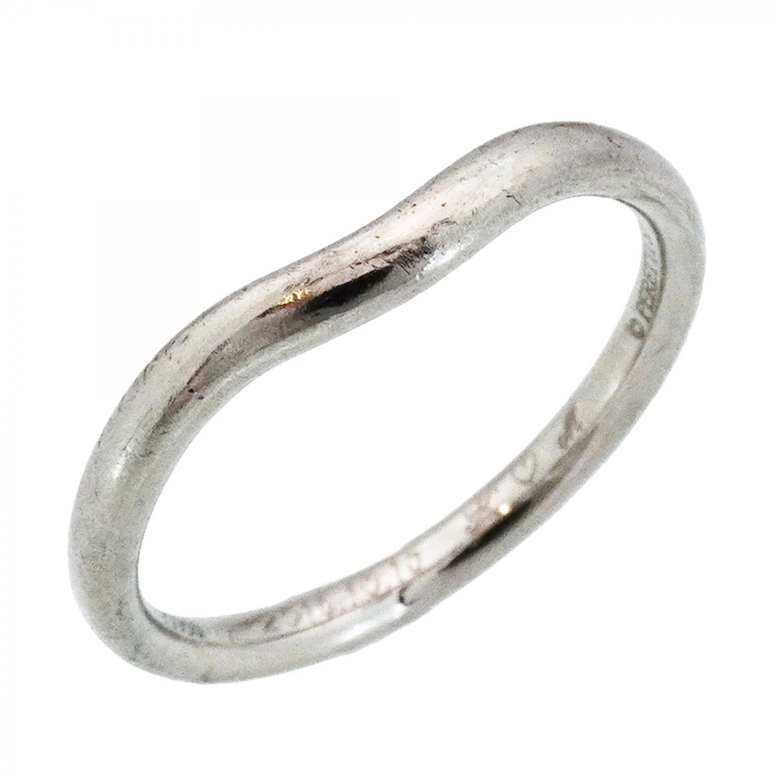 Platinum ring by Tiffany band: Platinum ring by Tiffany band Platinum ring by Tiffany features a durable band made from 950 platinum, suitable for everyday wear. The item bears traces of usage and minor scratches/dirt, but remains