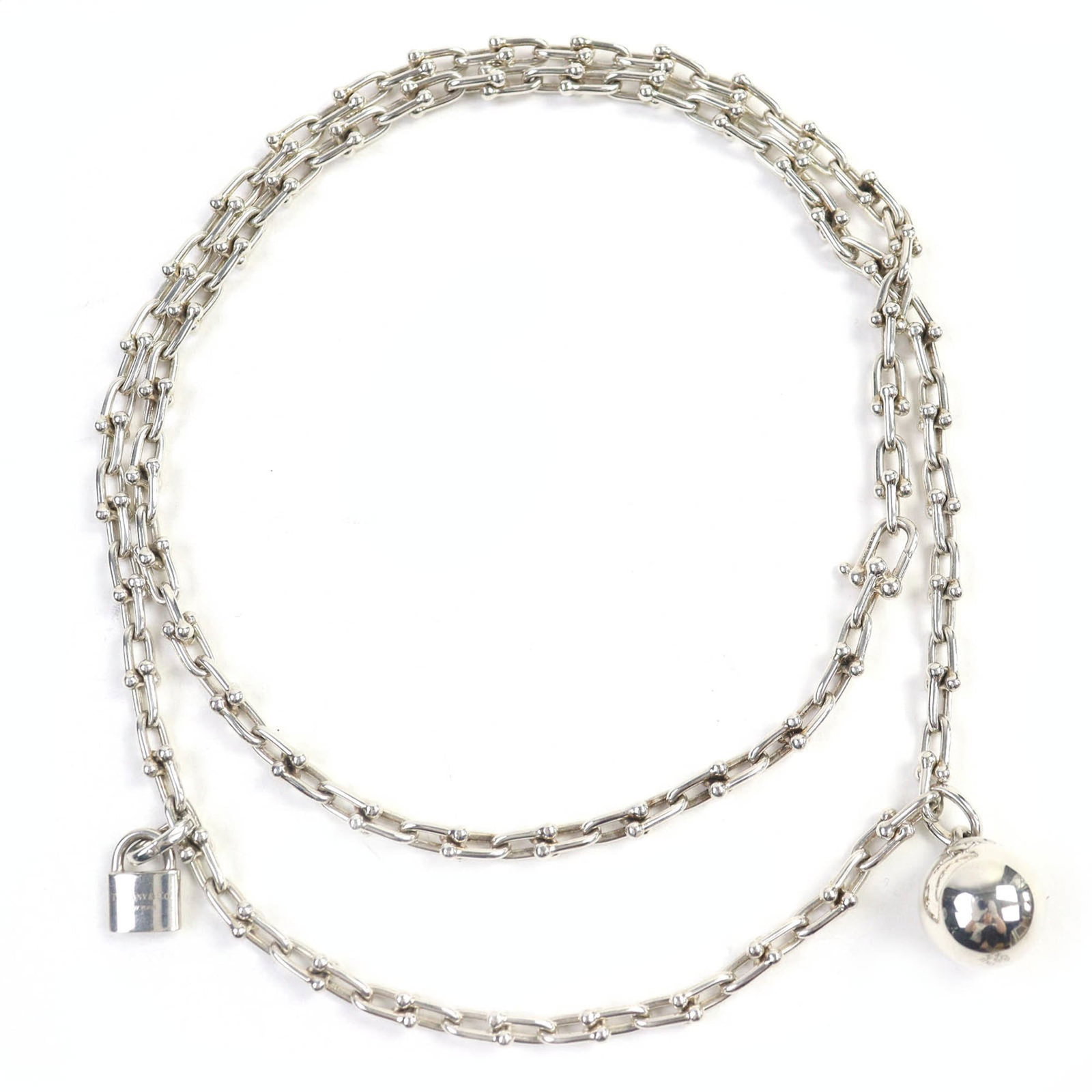 Tiffany Co Tiffany Hardwear Wrap Link Ag925 Silver Women's Italy Made Necklace 93.78G: Tiffany Co Tiffany Hardwear Wrap Link Ag925 Silver Women's Italy Made Necklace 93.78G Tiffany & Co's iconic wrap link chain necklace in sterling silver, crafted with 93.78g of high-quality material,