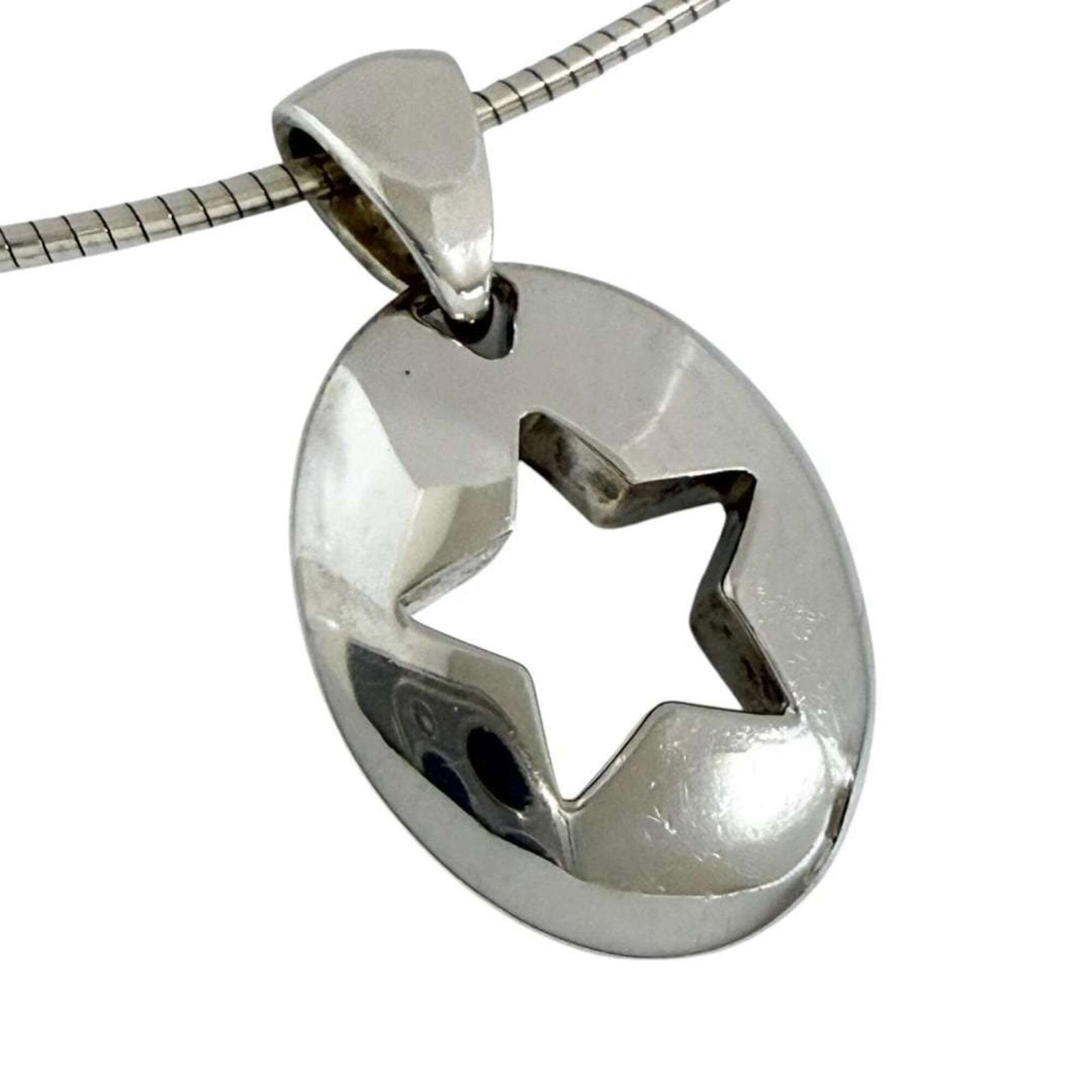Tiffany & Co. Open Star Pendant Necklace 1999: Tiffany & Co. Open Star Pendant Necklace 1999 Tiffany & Co. Open Star Pendant Necklace, crafted from sterling silver 925, boasts an elegant design with intricate details. The necklace features a 40 cm