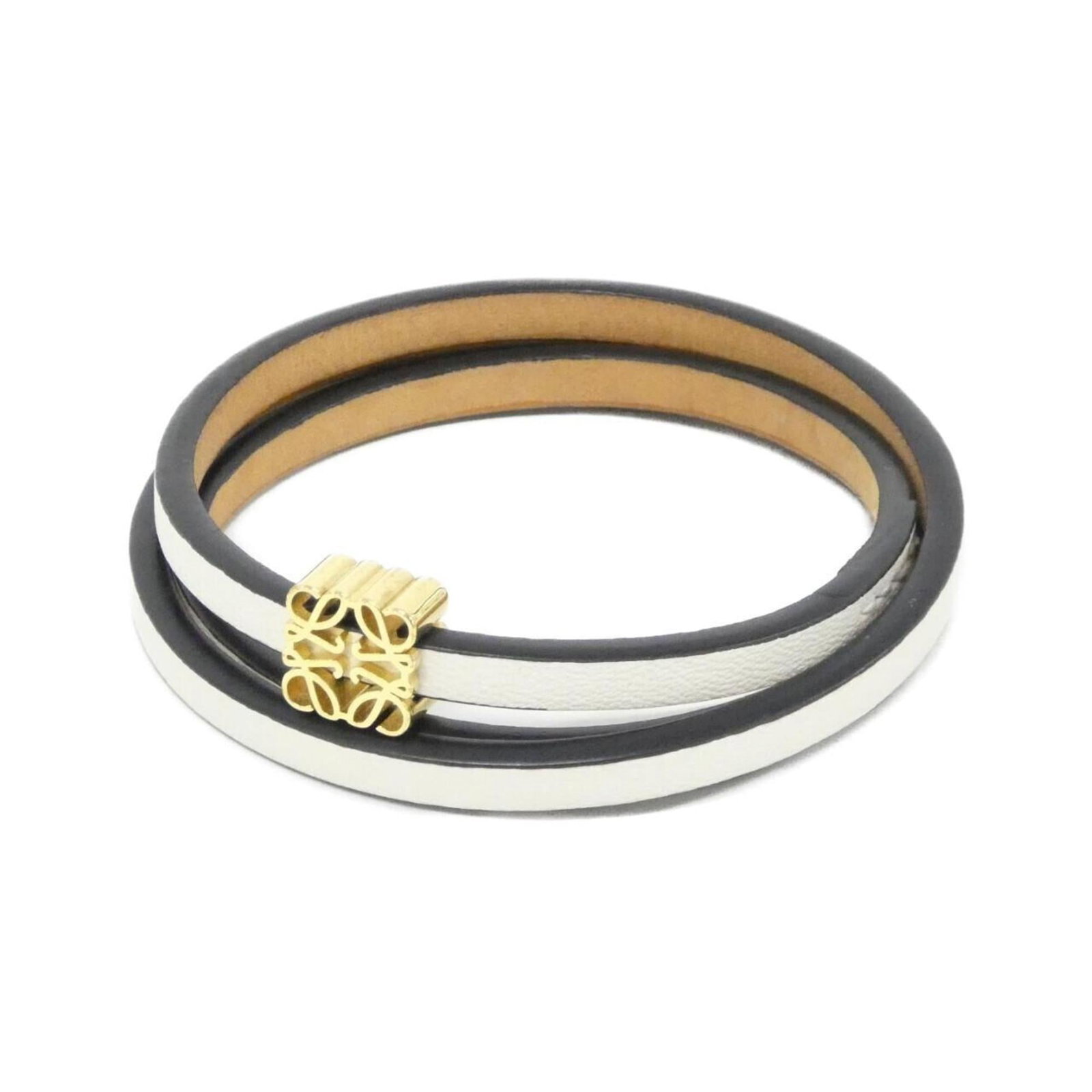 Charm Bracelet Leather: Charm Bracelet Leather Gold and white calfskin leather, a classic combination, adorns this Loewe charm bracelet. The 18cm length provides a comfortable fit, while the few traces of usage add to its wo