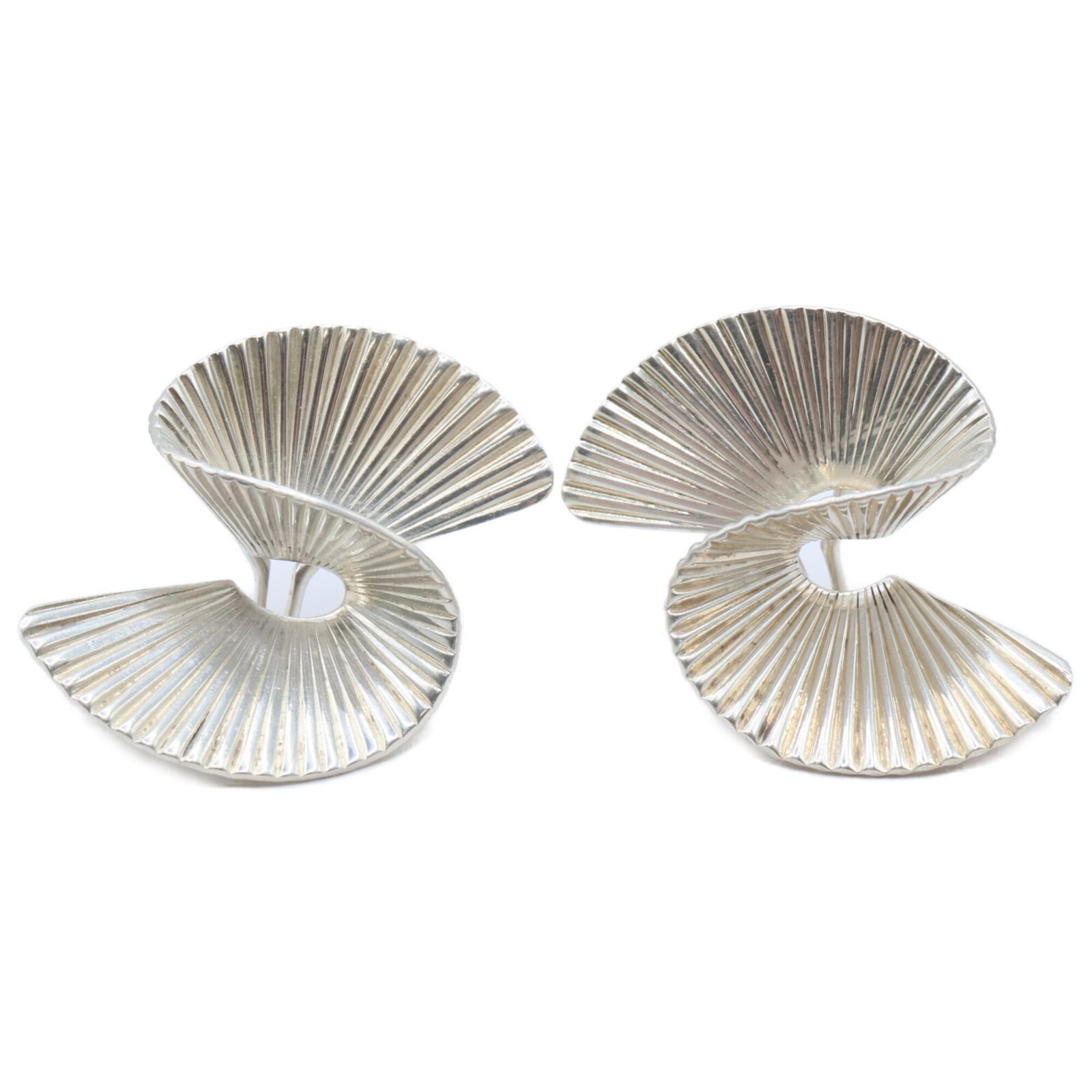 Silver Twisted Shell Earrings Women's 925 Sterling Tiffany Co: Silver Twisted Shell Earrings Women's 925 Sterling Tiffany Co Silver Twisted Shell Earrings are crafted from high-quality silver, measuring 27.00mm x 25.00mm in size, with a subtle twisted design