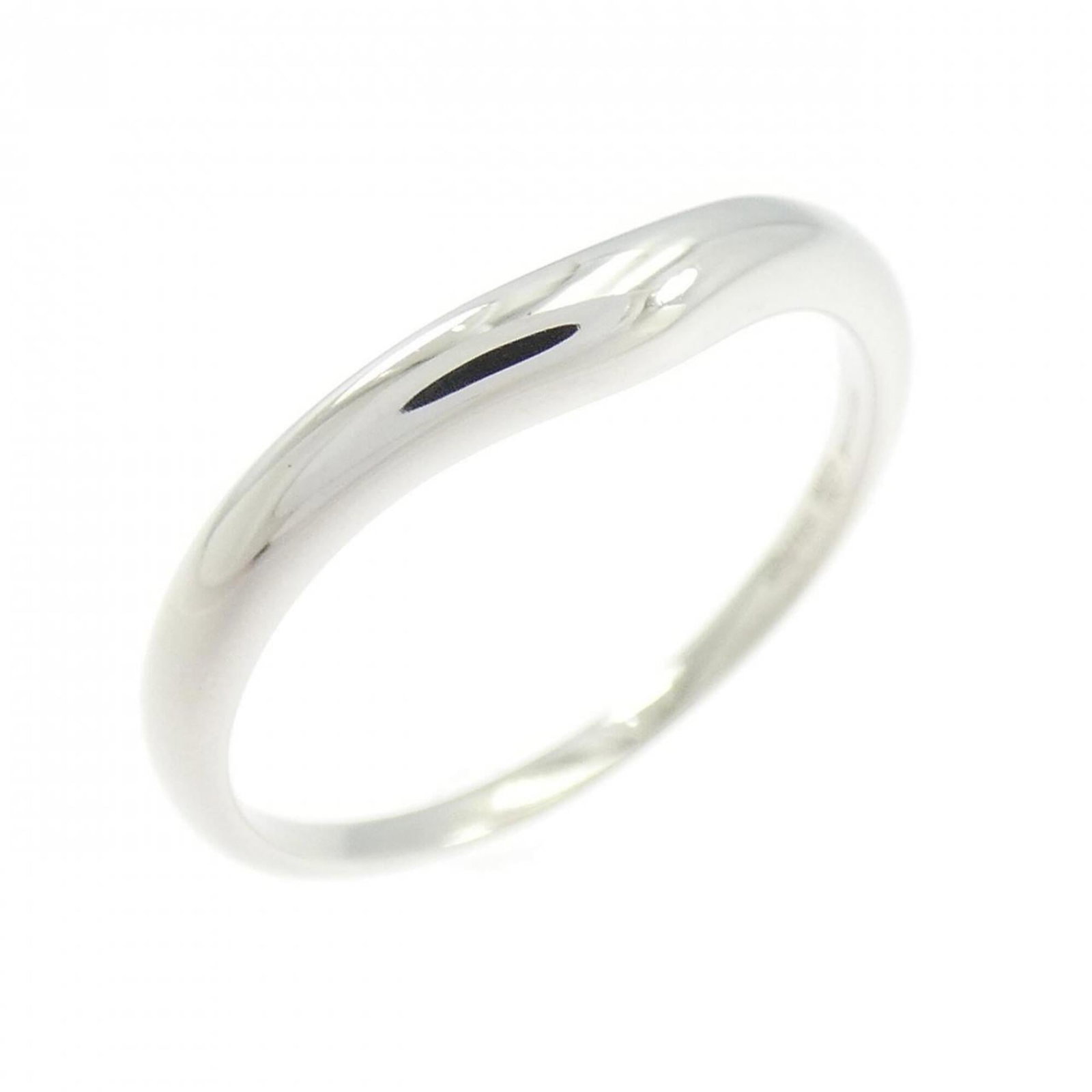 Bvlgari Platinum Ring for Wedding: Bvlgari Platinum Ring for Wedding Platinum ring from Bvlgari, featuring the luxury brand's signature style. Made from high-quality platinum material (950), this ring boasts a sleek and sophisticated