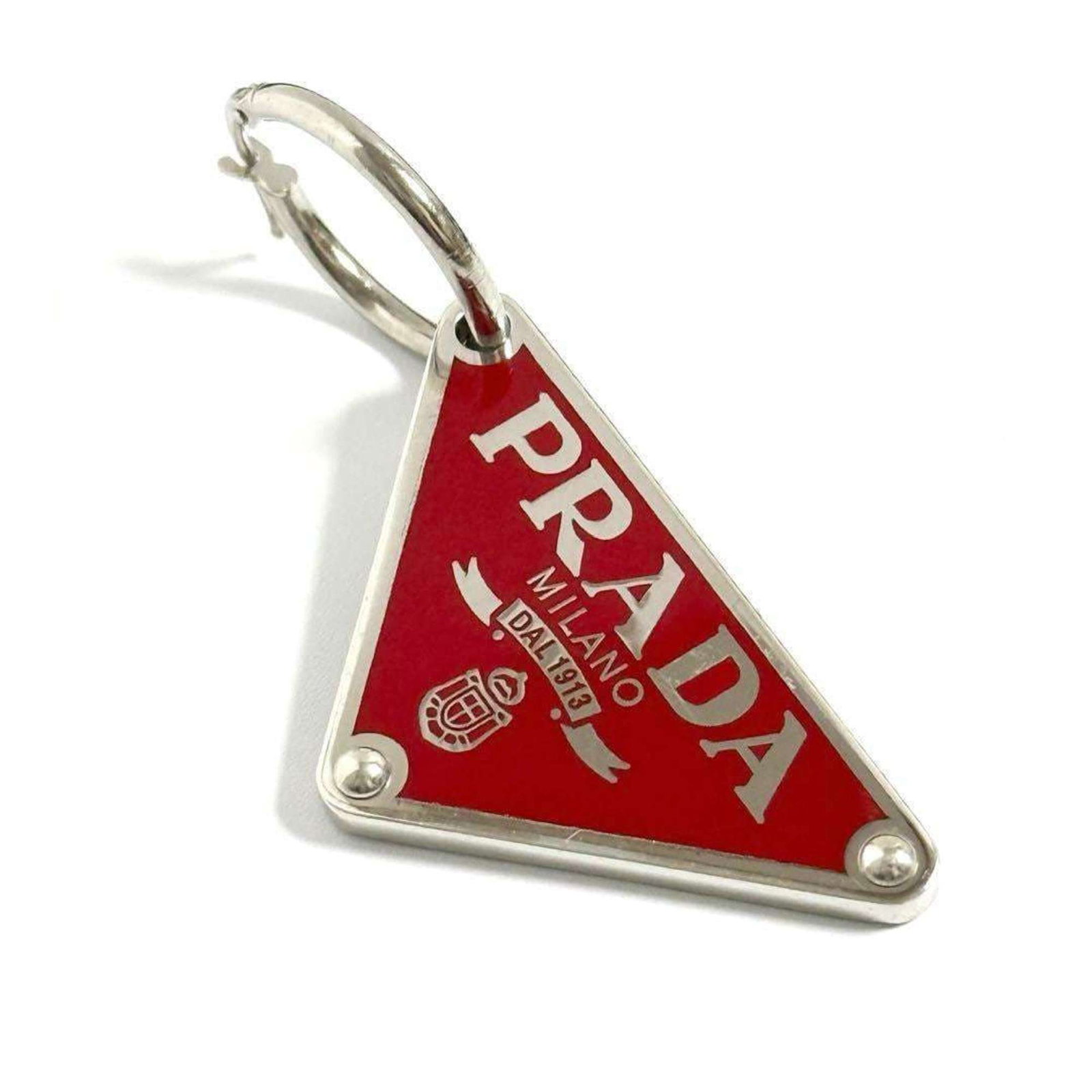 Prada Drop Earrings Silver 925: Prada Drop Earrings Silver 925 Silver 925 Prada Drop Earrings in excellent condition, featuring a sleek design with a few subtle signs of usage. The earrings showcase a silver finish and measure 58mm