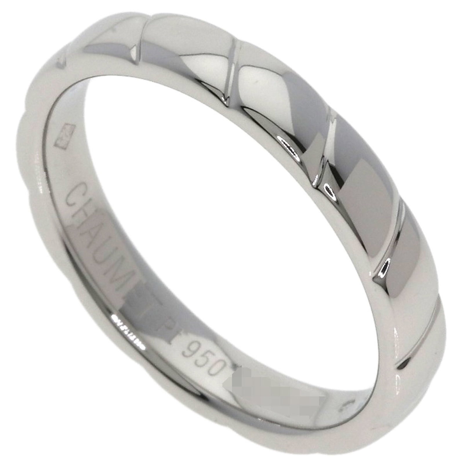 Chaumet Band Ring Platinum 950: Chaumet Band Ring Platinum 950 Chaumet Band Ring Platinum 950 - A Timeless Men's Accessory. This platinum band ring features a sleek design and premium materials, with a subtle width of 3.6mm that