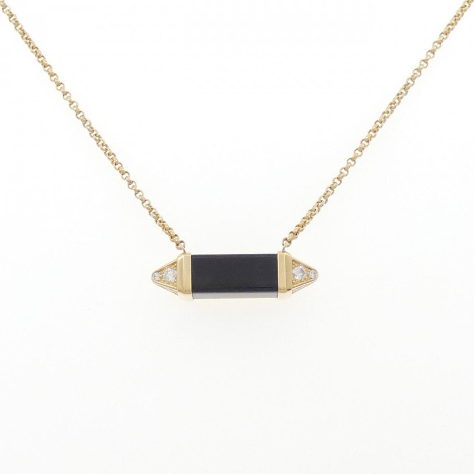 Cartier Berlingos Necklace: Cartier Berlingos Necklace Cartier Berlingos Necklace in Yellow Gold features a stunning diamond and onyx pendant, set against a delicate chain. The necklace boasts a classic design with a 42-46 cm ad