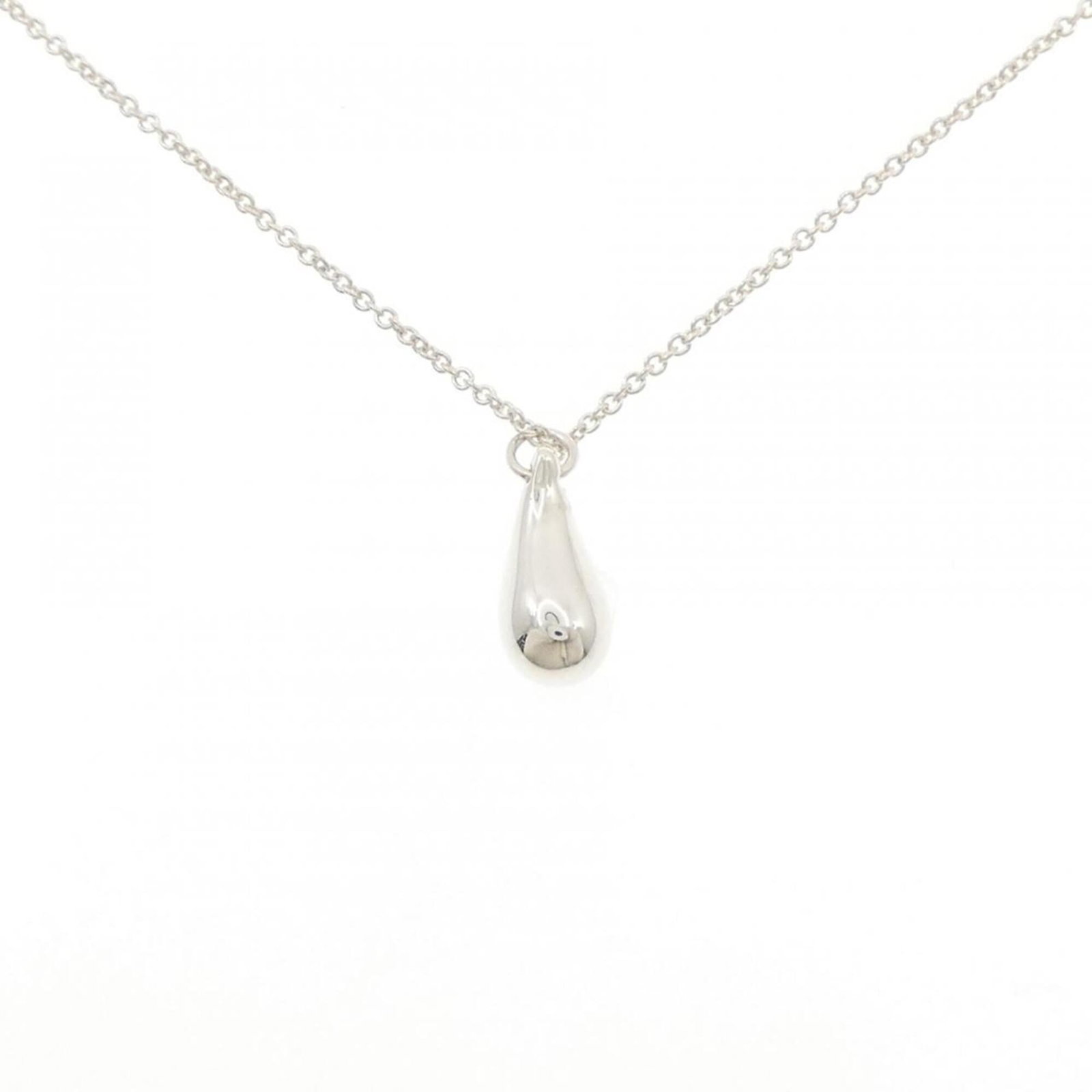 Co Teardrop Tiffany Necklace: Co Teardrop Tiffany Necklace Silver 925 Co Teardrop Tiffany Necklace with a 41 cm circumference and pendant size of 11.9mm x 5.6mm, bearing a few traces of usage and minor scratches / dirt. This used 