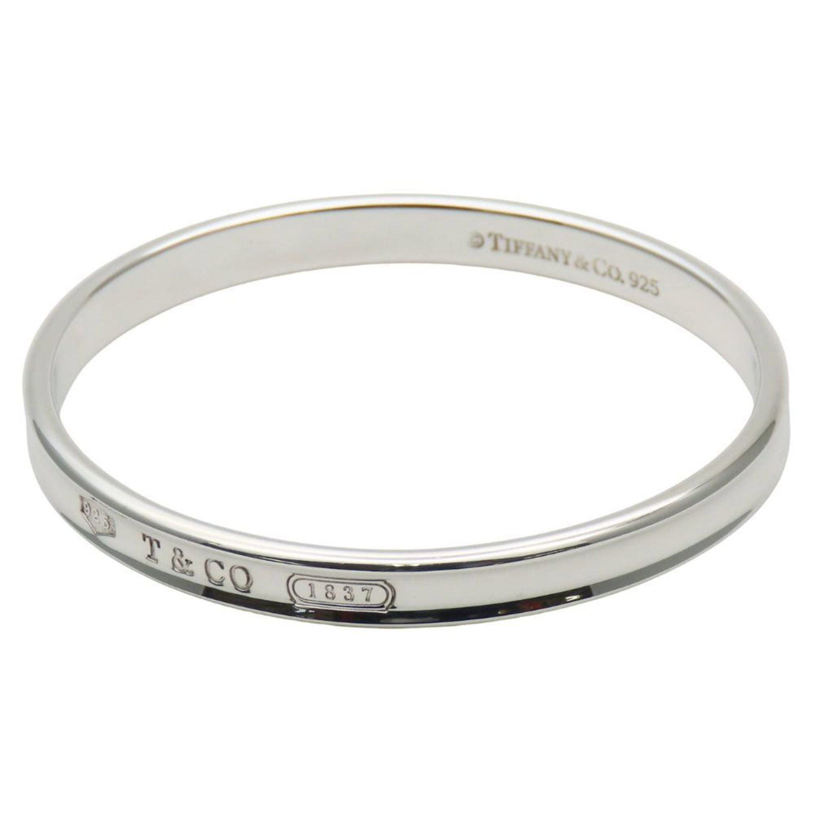 Silver Bangle Tiffany: Silver Bangle Tiffany Silver Bangle Tiffany, made from high-quality silver (925), features a classic design that adds a touch of elegance to any outfit. With its durable construction and subtle