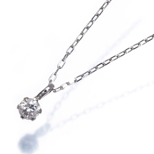 Diamond 0.10Ct Solitaire Necklace 18K 750 White Gold: Diamond 0.10Ct Solitaire Necklace 18K 750 White Gold 18k white gold provides a luxurious backdrop for the natural diamond solitaire, showcasing its exceptional clarity and cut. The 0.10ct main stone