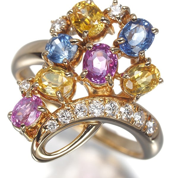 Tasaki Ring Sapphire Diamond 0.16Ct Us5.5-5.75 18K 750 Yellow Gold: Tasaki Ring Sapphire Diamond 0.16Ct Us5.5-5.75 18K 750 Yellow Gold Tasaki Ring Sapphire Diamond 0.16Ct Us5.5-5.75 18K 750 Yellow Gold - A stunning yellow gold ring featuring a natural sapphire main