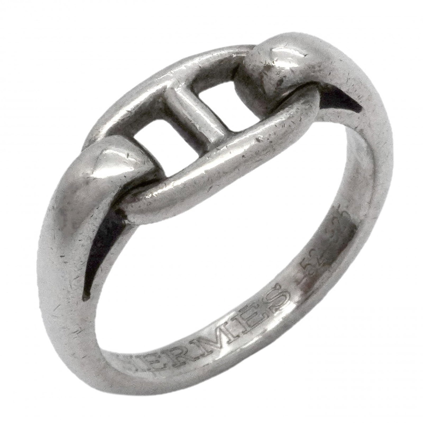 Ring Hermes Silver Band 925: Ring Hermes Silver Band 925 Silver band from Hermes, made with 925 material. The ring bears traces of usage and has minor scratches, but remains in good condition. A pre-owned silver band from a well-