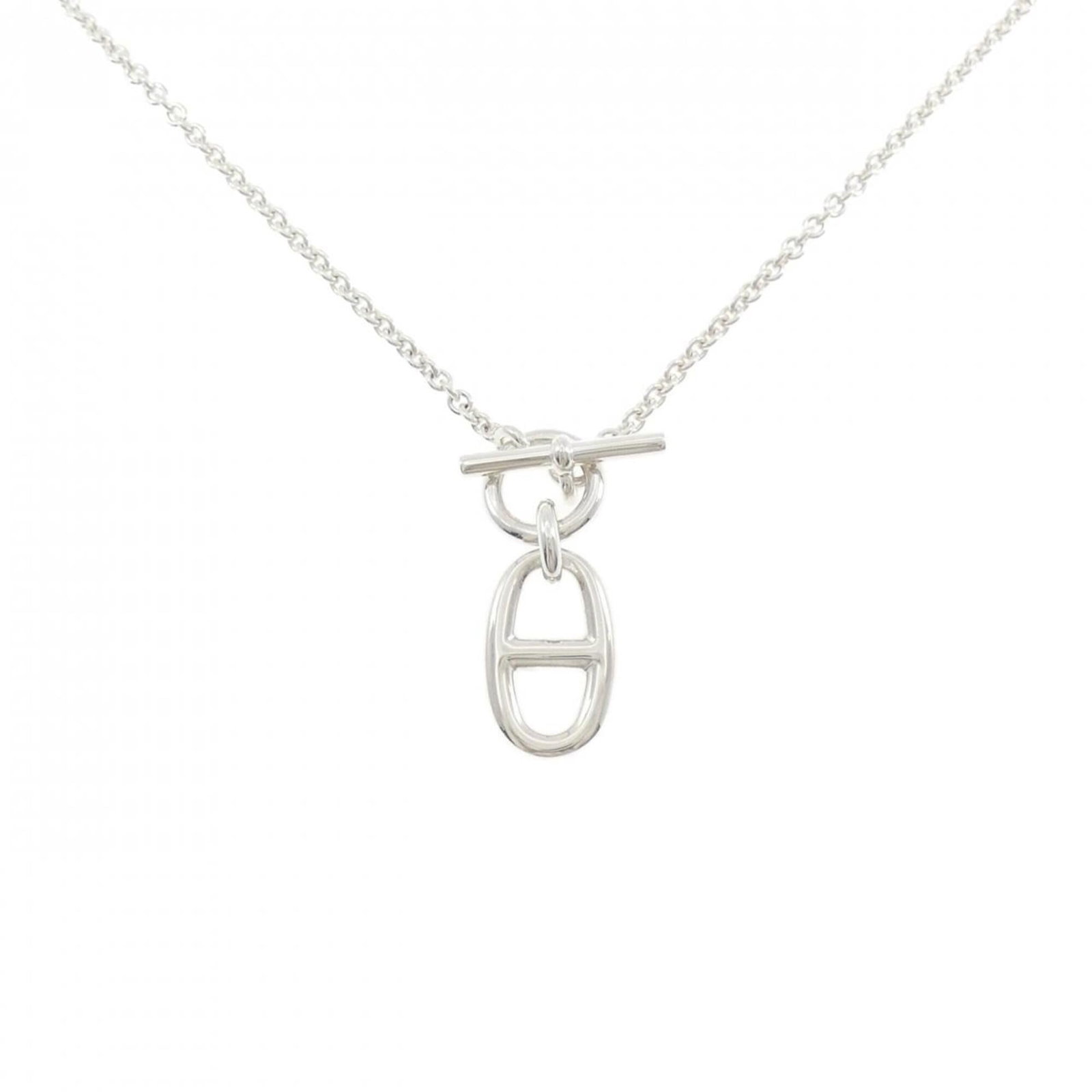 Herms Chaine D'Ancre Necklace: Herms Chaine D'Ancre Necklace Silver 925 chain necklace with a 11.5mm x 30mm pendant, measuring 41 cm in circumference, bearing a signature. This used item has hardly any traces of usage and appears l