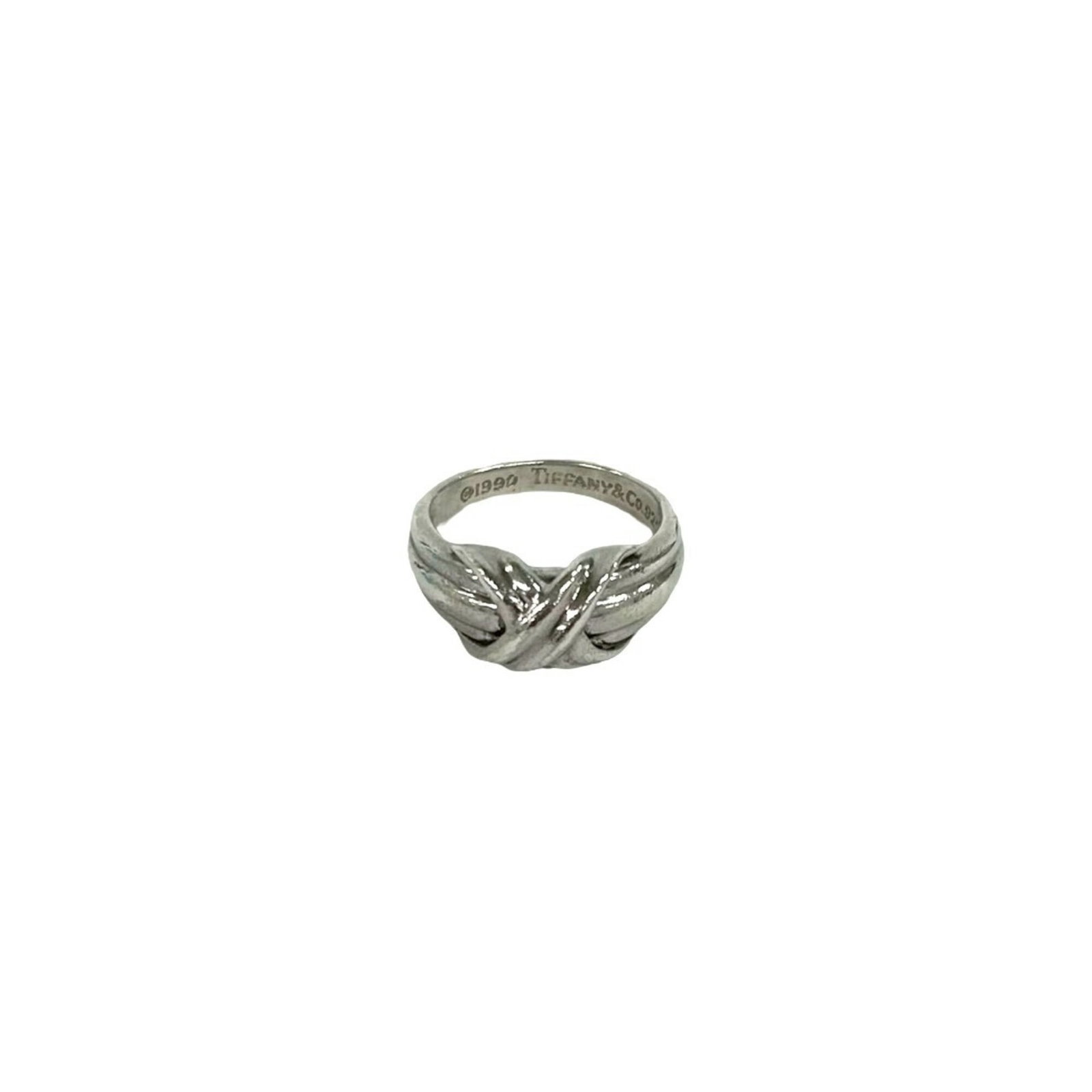 Tiffany Band Ring Silver 925: Tiffany Band Ring Silver 925 Silver 925 band ring from Tiffany, with its classic design and elegant finish. This used item shows some signs of wear, including scratches and minor dirt, but remains in 