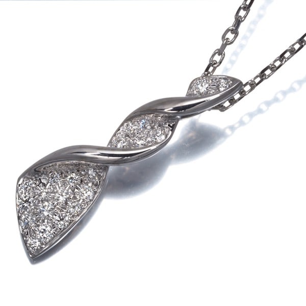 Mikimoto diamond necklace paved with 0.28ct white gold 18k: Mikimoto diamond necklace paved with 0.28ct white gold 18k Mikimoto diamond necklace features 0.28ct white gold 18k pave setting, showcasing natural diamonds in a elegant design. The 18k metal purity 