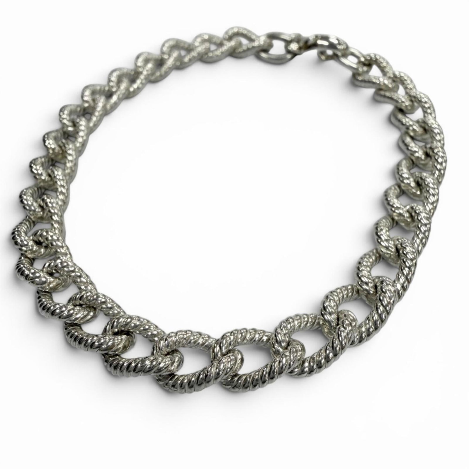 Charm Tiffany Bracelet 925 Silver: Charm Tiffany Bracelet 925 Silver Charm Tiffany Bracelet 925 Silver - A stylish and elegant accessory, this charm bracelet boasts a sleek silver design with a durable 925 material. Measuring 20cm in l