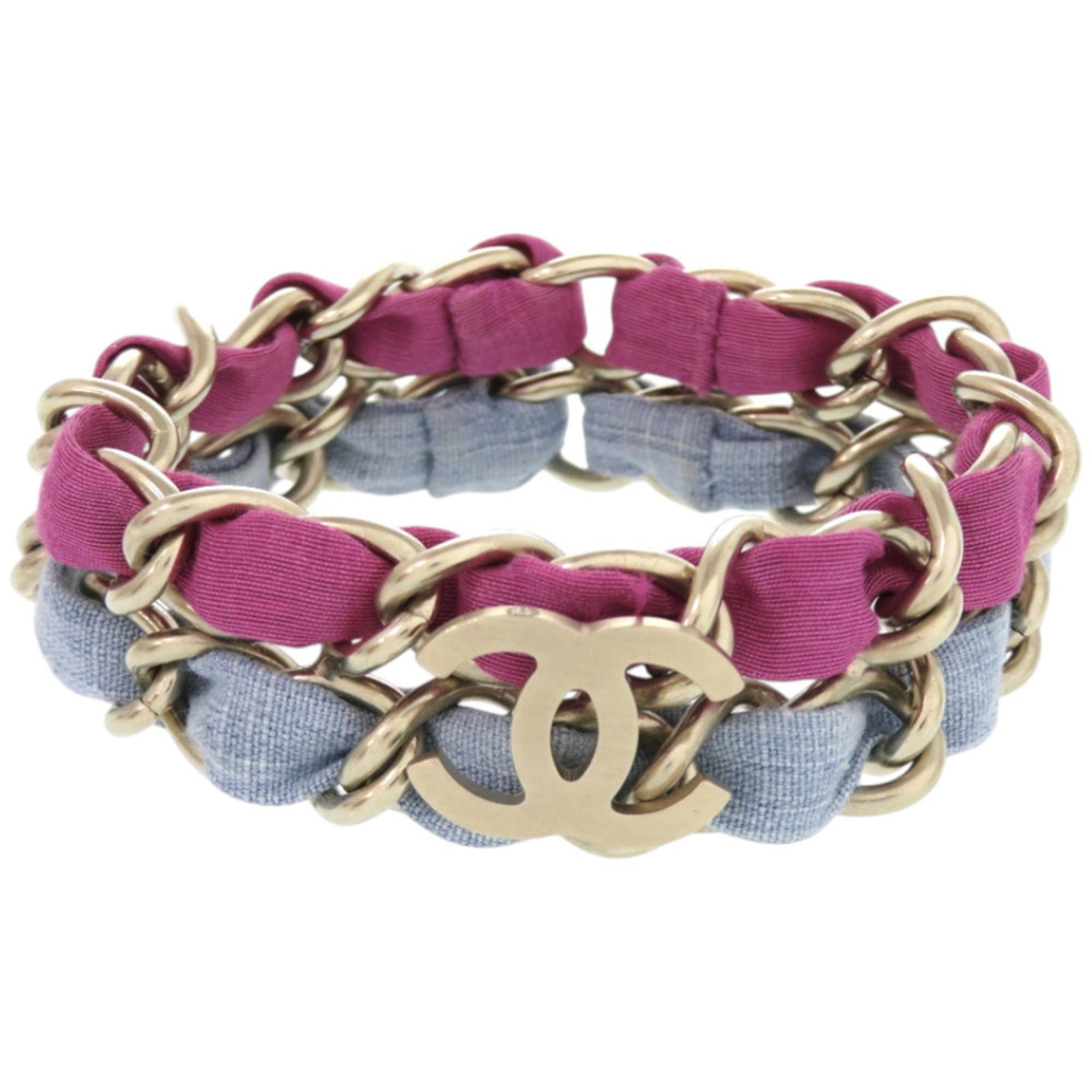 Metal Charm Bracelet Chanel: Metal Charm Bracelet Chanel Light blue and purple hues add a touch of elegance to this metal charm bracelet, measuring 17.5cm in length with a subtle width of 2cm. The piece bears traces of usage, inc