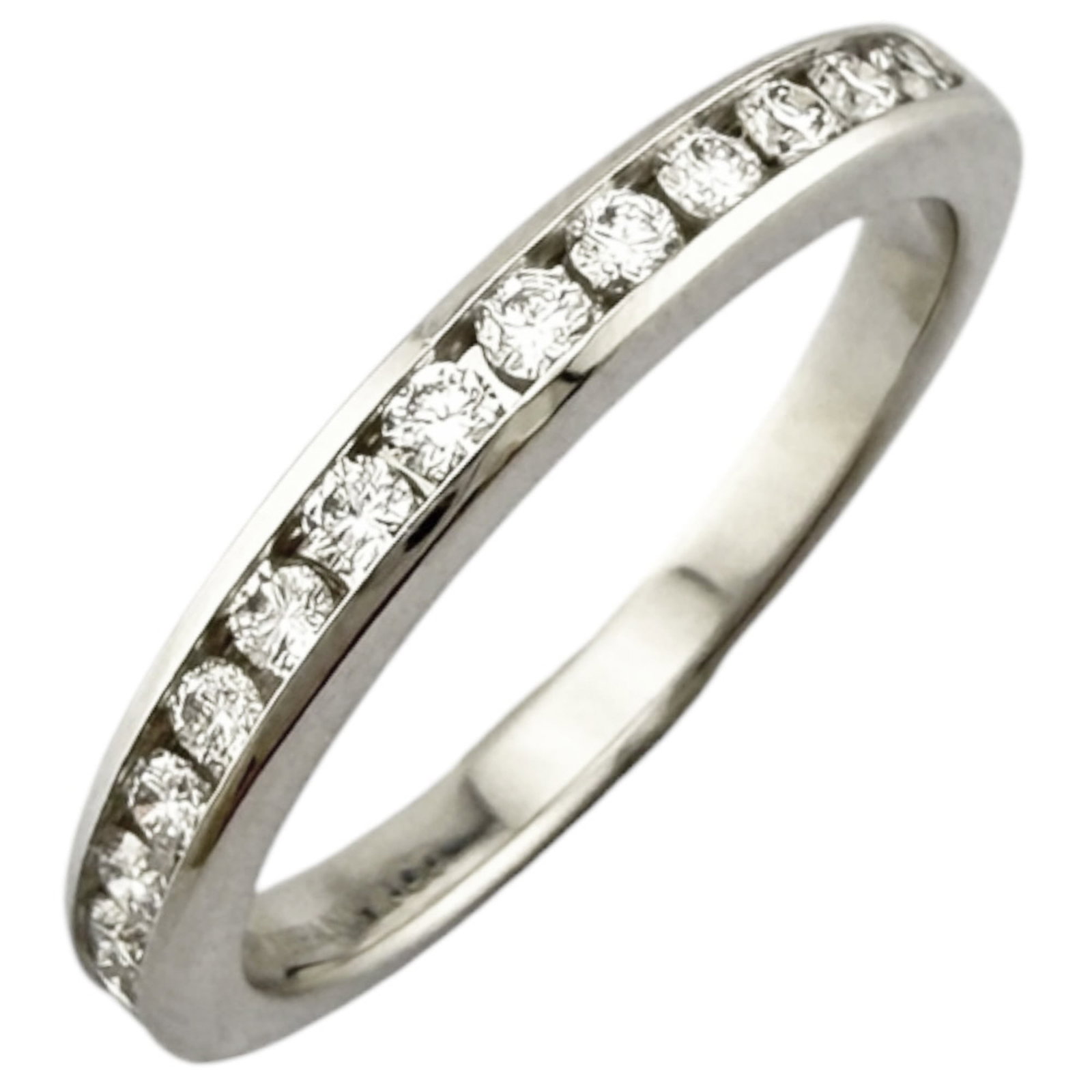 Platinum ring by Tiffany band: Platinum ring by Tiffany band Platinum ring by Tiffany features a band design with diamond stone, crafted from high-quality platinum material. This 950-plated piece boasts a sleek and sophisticated