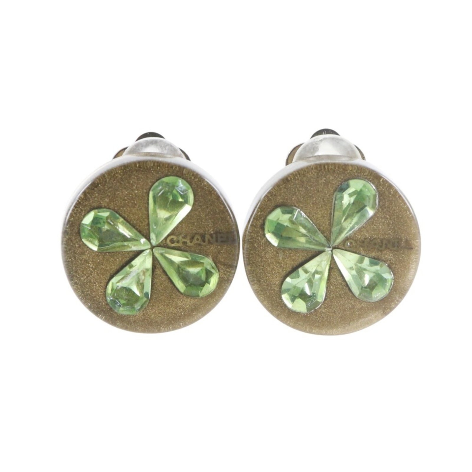 Chanel Clip Earrings Plastic: Chanel Clip Earrings Plastic Gold Plated Clip Earrings from Chanel, featuring a classic design with a subtle gold finish. Made from plastic and measuring approximately 20mm in size, these clip earring