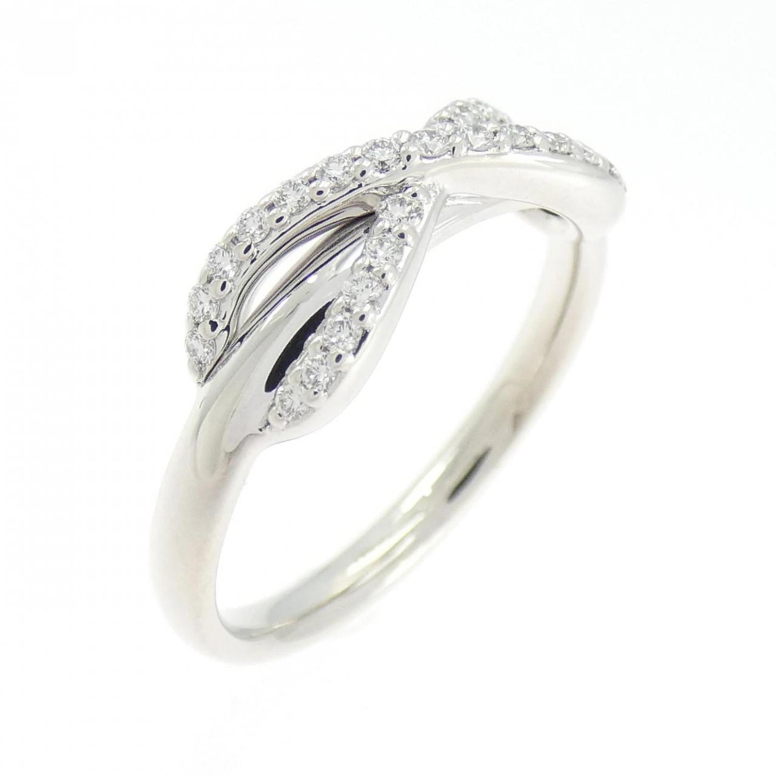 Tiffany Band Ring White Gold (18K): Tiffany Band Ring White Gold (18K) White gold band ring with a diamond stone, crafted by Tiffany. This 18K piece features a classic design and a few traces of usage, showcasing its well-worn