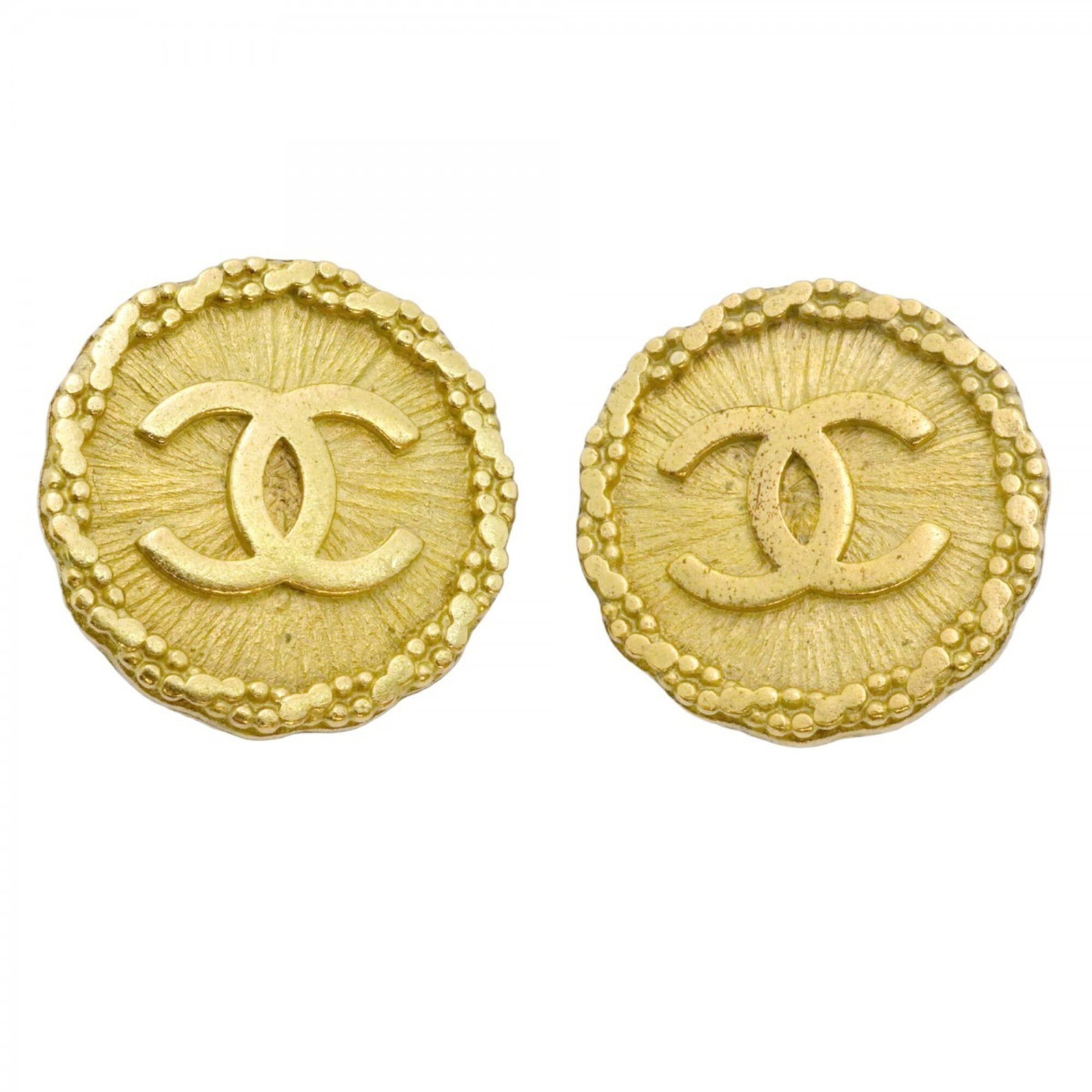 Clip earrings gold plating by Chanel: Clip earrings gold plating by Chanel Gold plating clip earrings by Chanel, bearing traces of usage and minor scratches. These used earrings are in good condition, with visible signs of wear. Measuring