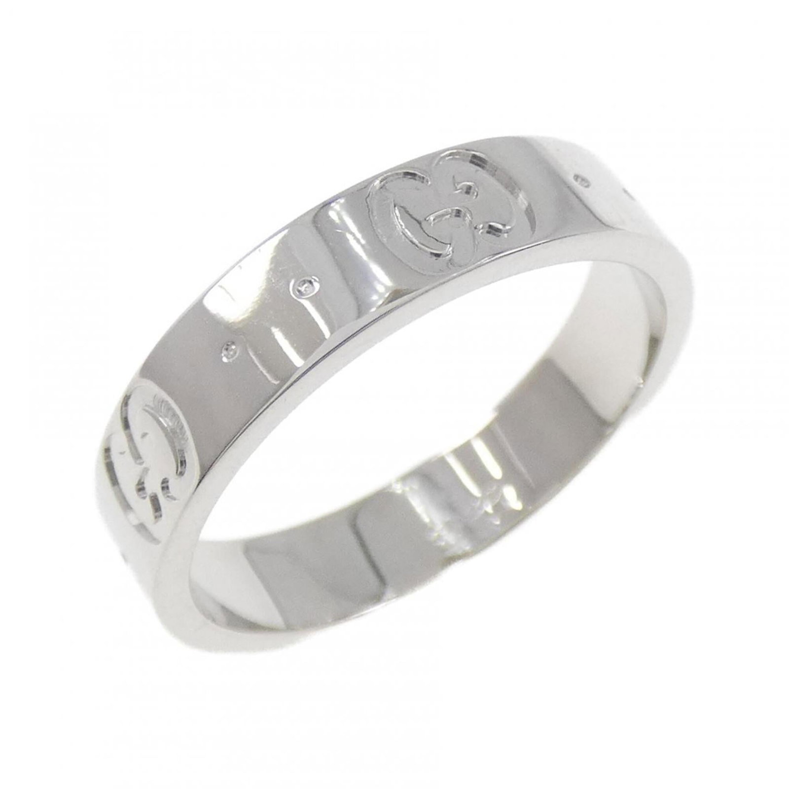 White Gold 18K Band Ring Gucci: White Gold 18K Band Ring Gucci White Gold 18K Band Ring Gucci features a sleek and sophisticated design, showcasing the luxury brand's signature style. Made from high-quality white gold (18K), this