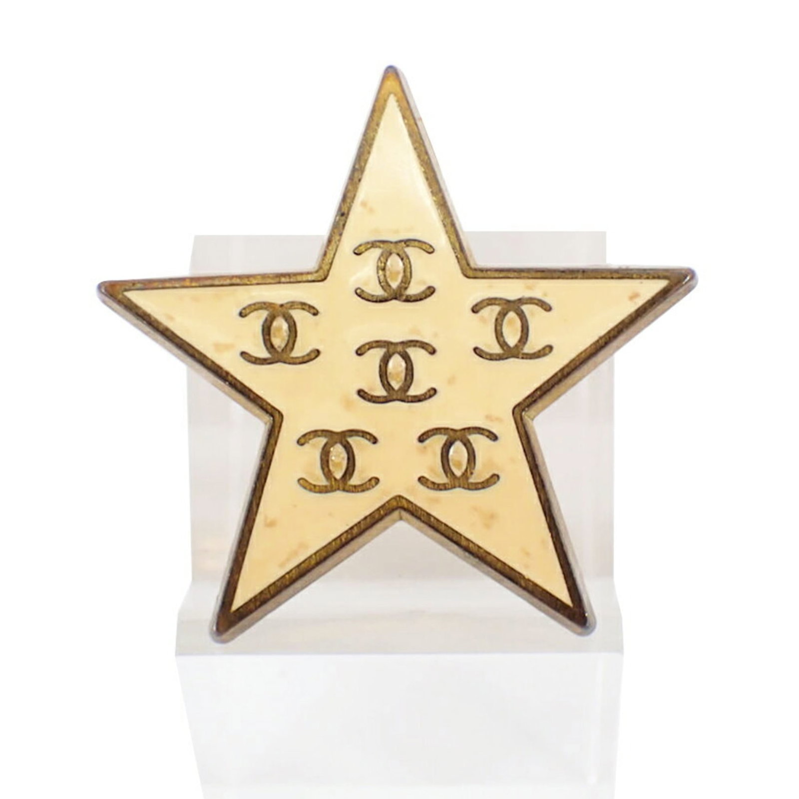 Clip earrings gold plating by Chanel: Clip earrings gold plating by Chanel Gold plating by Chanel adds a touch of luxury to these clip earrings, featuring a sleek design that complements any outfit. Made from durable gold plating material