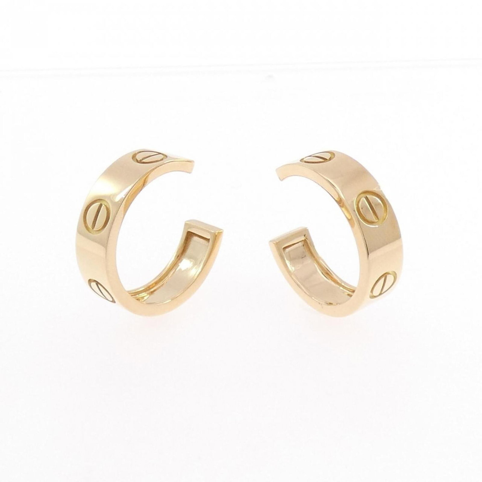 Cartier Stud Earrings Yellow Gold (18K): Cartier Stud Earrings Yellow Gold (18K) Cartier Stud Earrings in Yellow Gold (18K) feature a classic design with a subtle stud style. Made from high-quality 18K yellow gold, these earrings showcase a