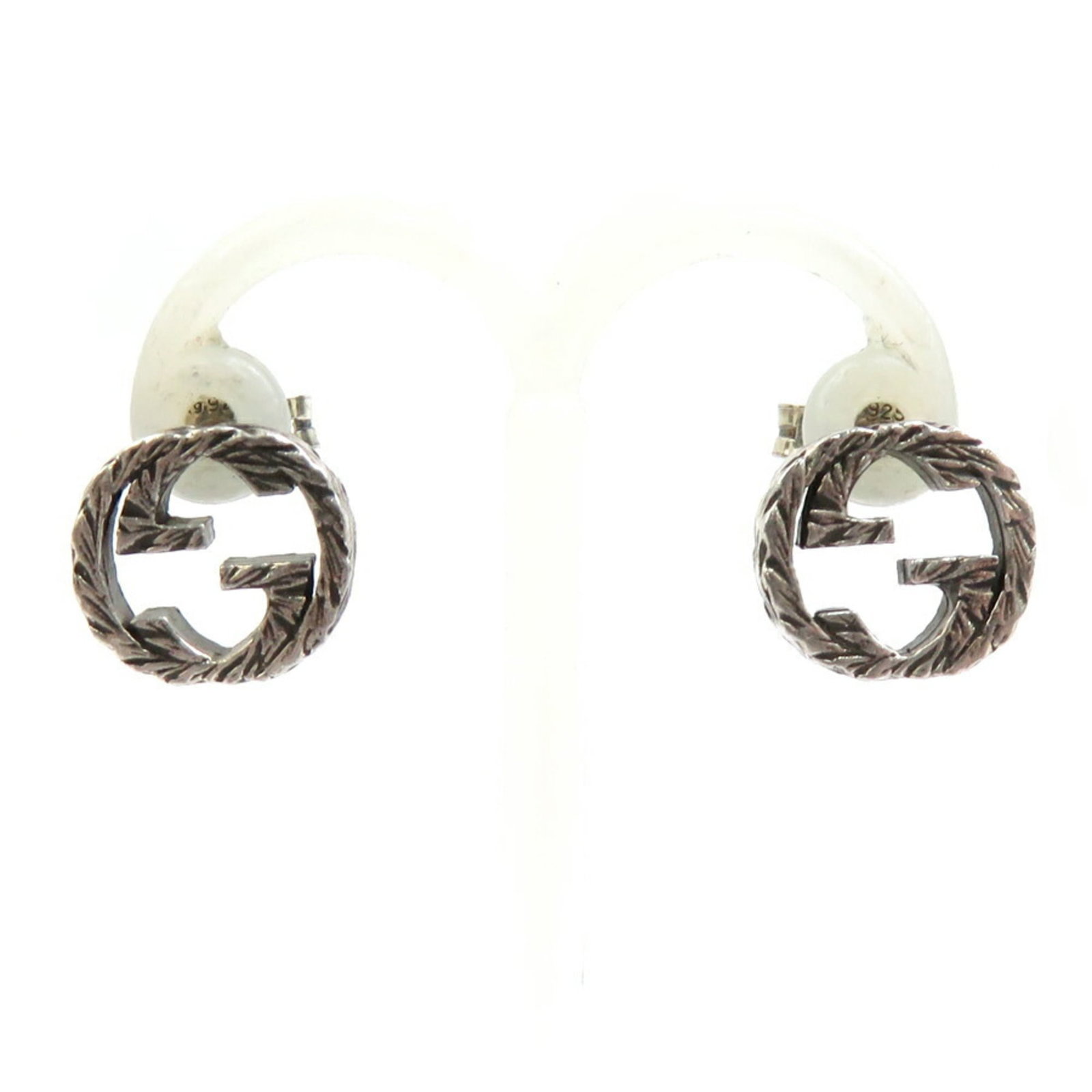 Gucci Interlocking G Earrings In 925 Silver For Men And Women H31486K: Gucci Interlocking G Earrings In 925 Silver For Men And Women H31486K 9.00mm x 10.00mm silver interlocking G earrings in 925 silver, bearing the Gucci logo, are available for purchase. The item has
