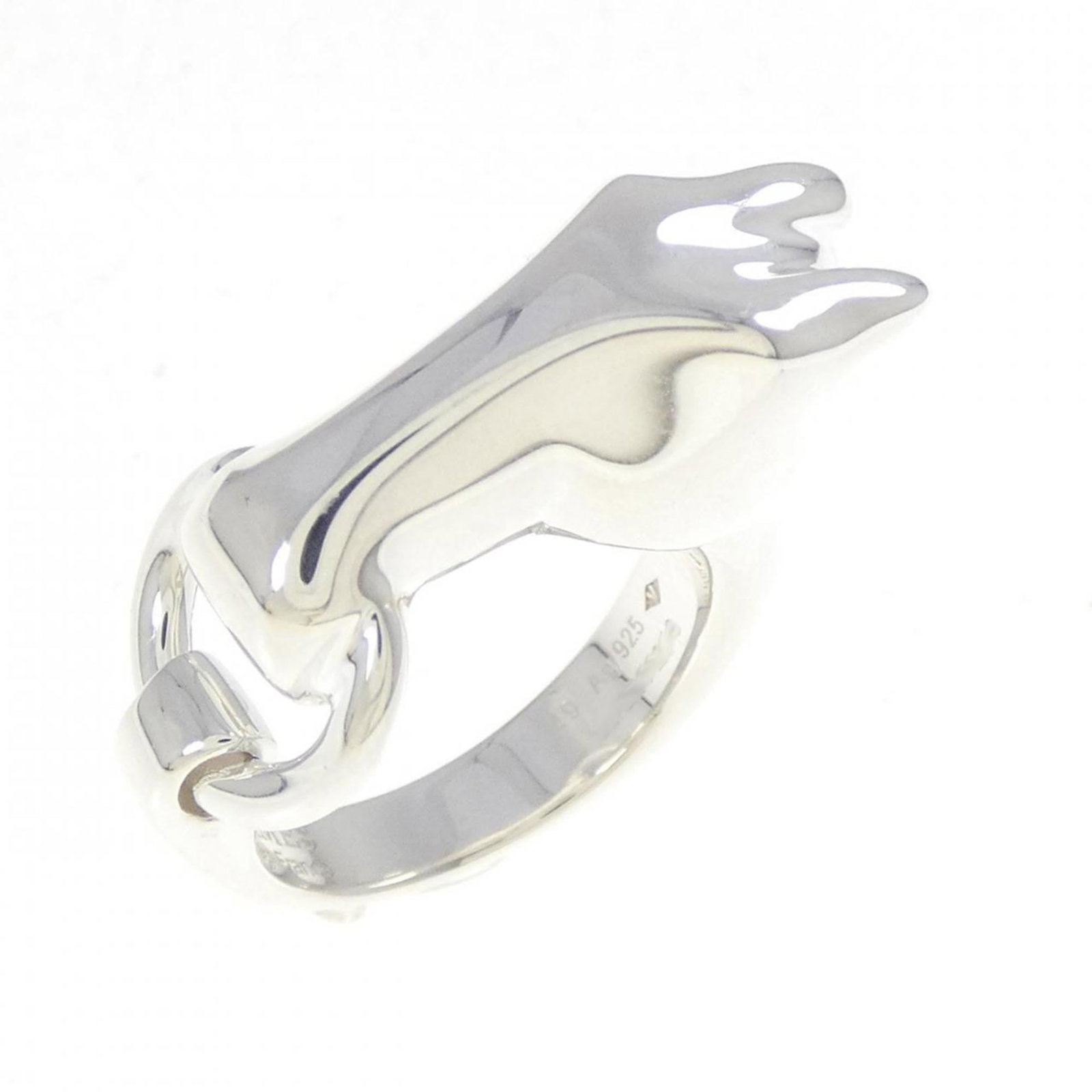 Ring Hermes Silver Band 925: Ring Hermes Silver Band 925 Silver band ring from Hermes, made from high-quality silver (925), featuring a sleek and modern design. This used item shows hardly any signs of wear and is in like-new