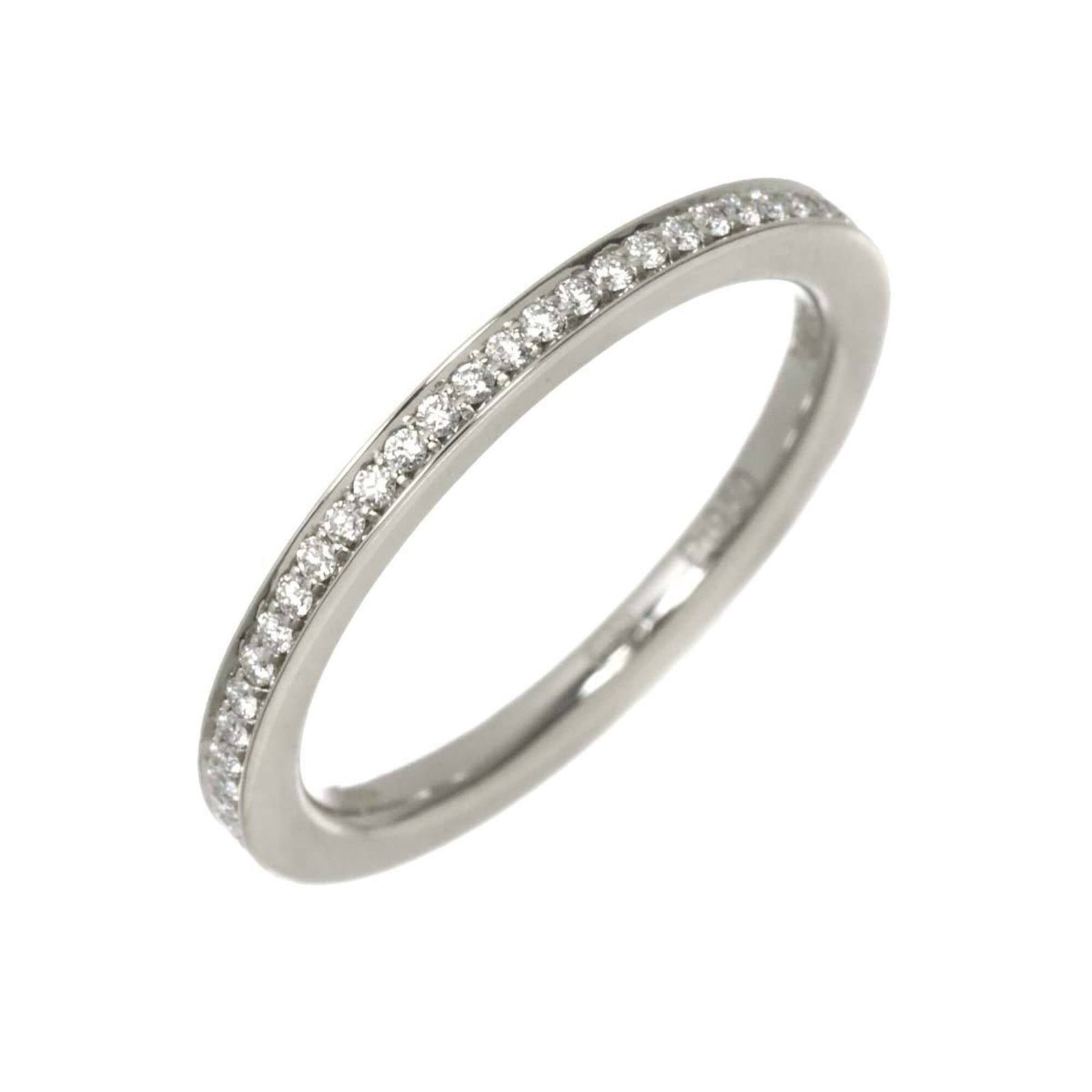 Platinum Ring Band Harry Winston 950: Platinum Ring Band Harry Winston 950 Platinum Ring Band Harry Winston 950 - A Luxurious Platinum Band from the Renowned House of Harry Winston. This platinum band features a high-quality material,