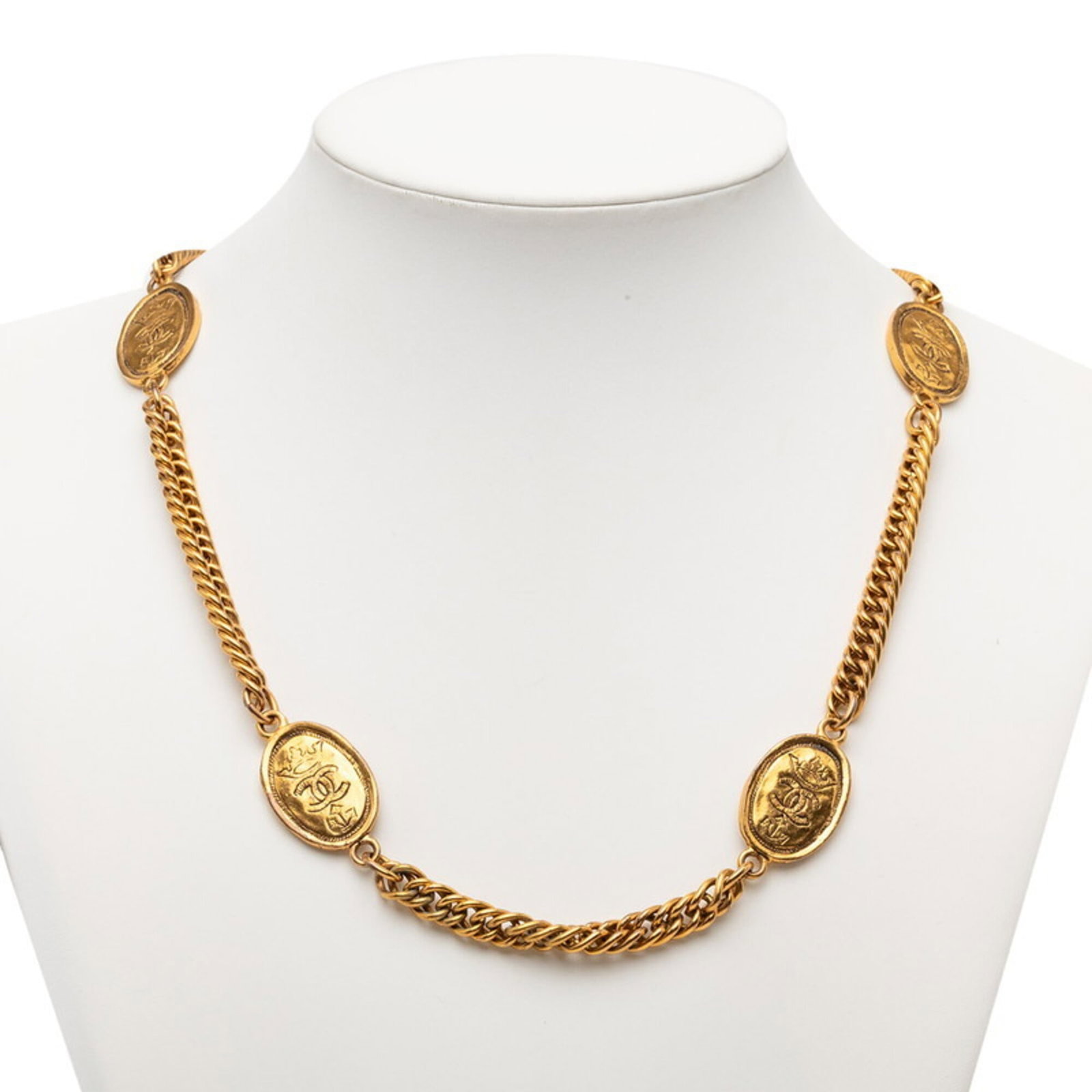 Coco Chanel Gold Mark Crown Women's Necklace Chain: Coco Chanel Gold Mark Crown Women's Necklace Chain Gold Plating Details Stand Out in This Used Coco Chanel Gold Mark Crown Women's Necklace Chain, featuring gold plating and an 83 cm / 32.67'' chain