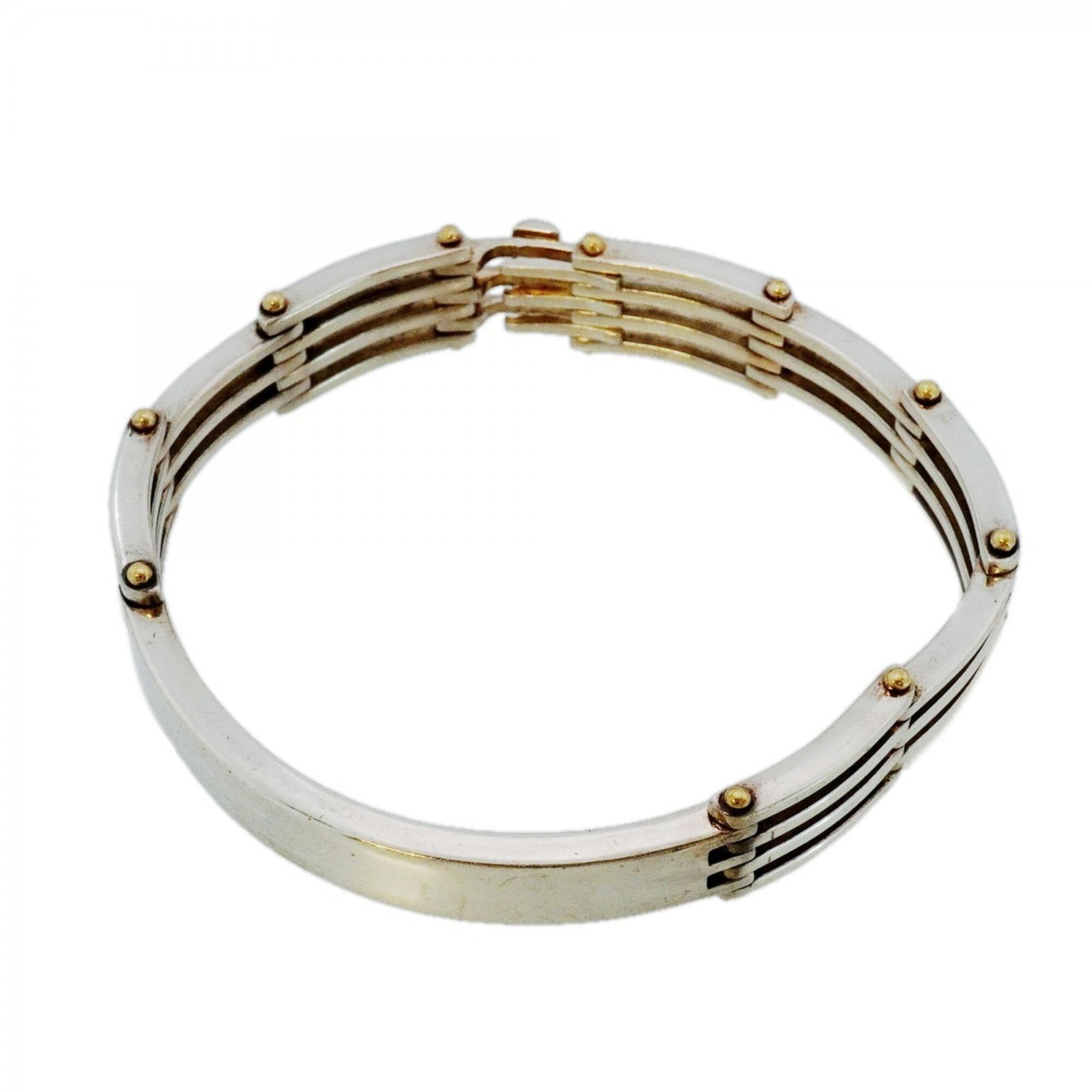 Tiffany Charm Bracelet Silver 925 Yellow Gold (18K): Tiffany Charm Bracelet Silver 925 Yellow Gold (18K) Tiffany Charm Bracelet Silver 925 Yellow Gold (18K) features a classic design with a touch of luxury. This used charm bracelet boasts silver 925 and