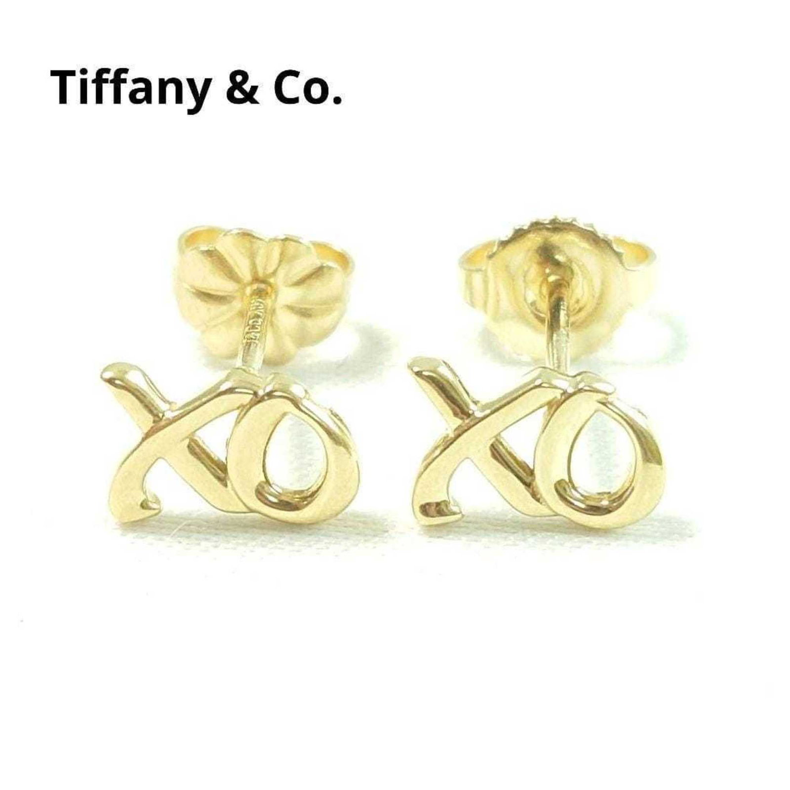 Gold Stud Yellow Earrings Tiffany: Gold Stud Yellow Earrings Tiffany Yellow gold (18K) stud earrings with a subtle shine, bearing the iconic Tiffany mark. These used earrings showcase a few traces of usage, with some minor scratches an