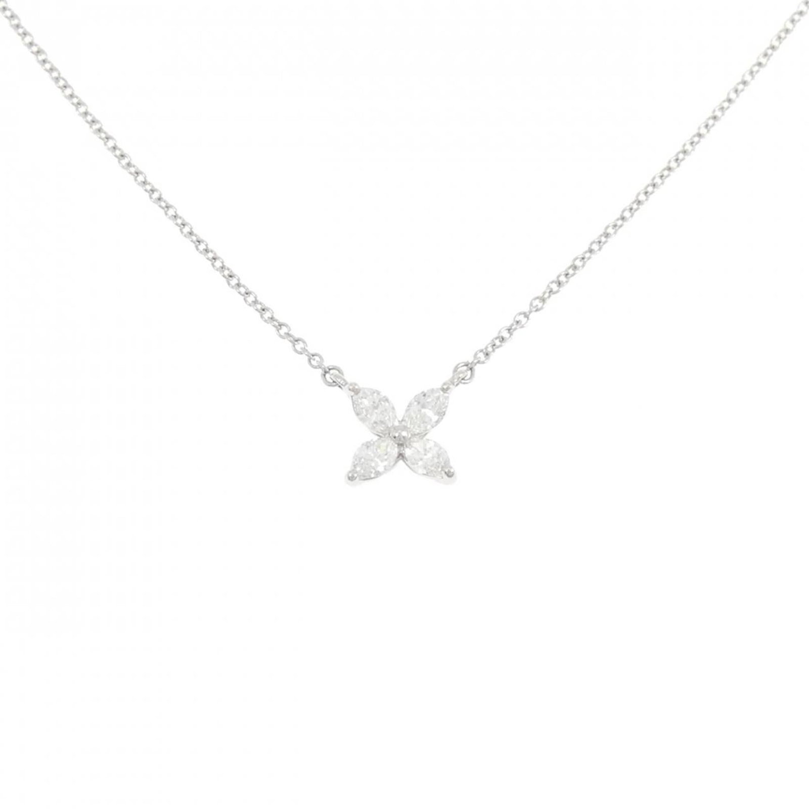 Victoria Small Necklace Tiffany: Victoria Small Necklace Tiffany Platinum 950 Tiffany necklace features a stunning diamond pendant, set in a classic design. The necklace boasts a timeless elegance with its platinum material and diamo