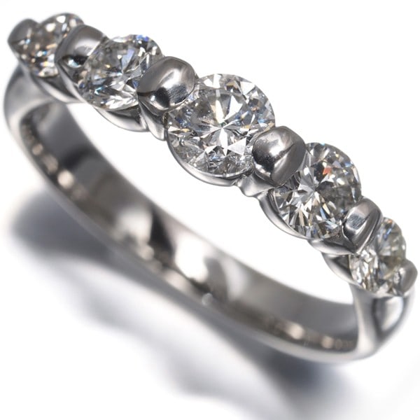 Diamond 1.00Ct 5P Ring 900 Platinum: Diamond 1.00Ct 5P Ring 900 Platinum 900 Platinum Diamond Ring features a stunning 1.00Ct diamond set in a platinum band, with a ring size range of US5.5-5.75 to accommodate various hand sizes. The nat