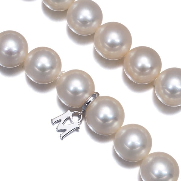 Akoya Pearl Necklace 14K White Gold 585 Mikimoto 7.6-7.9Mm: Akoya Pearl Necklace 14K White Gold 585 Mikimoto 7.6-7.9Mm 14K white gold Mikimoto necklace showcases a stunning Akoya pearl, measuring 7.6-7.9mm in diameter, carefully crafted into a beautiful cultur