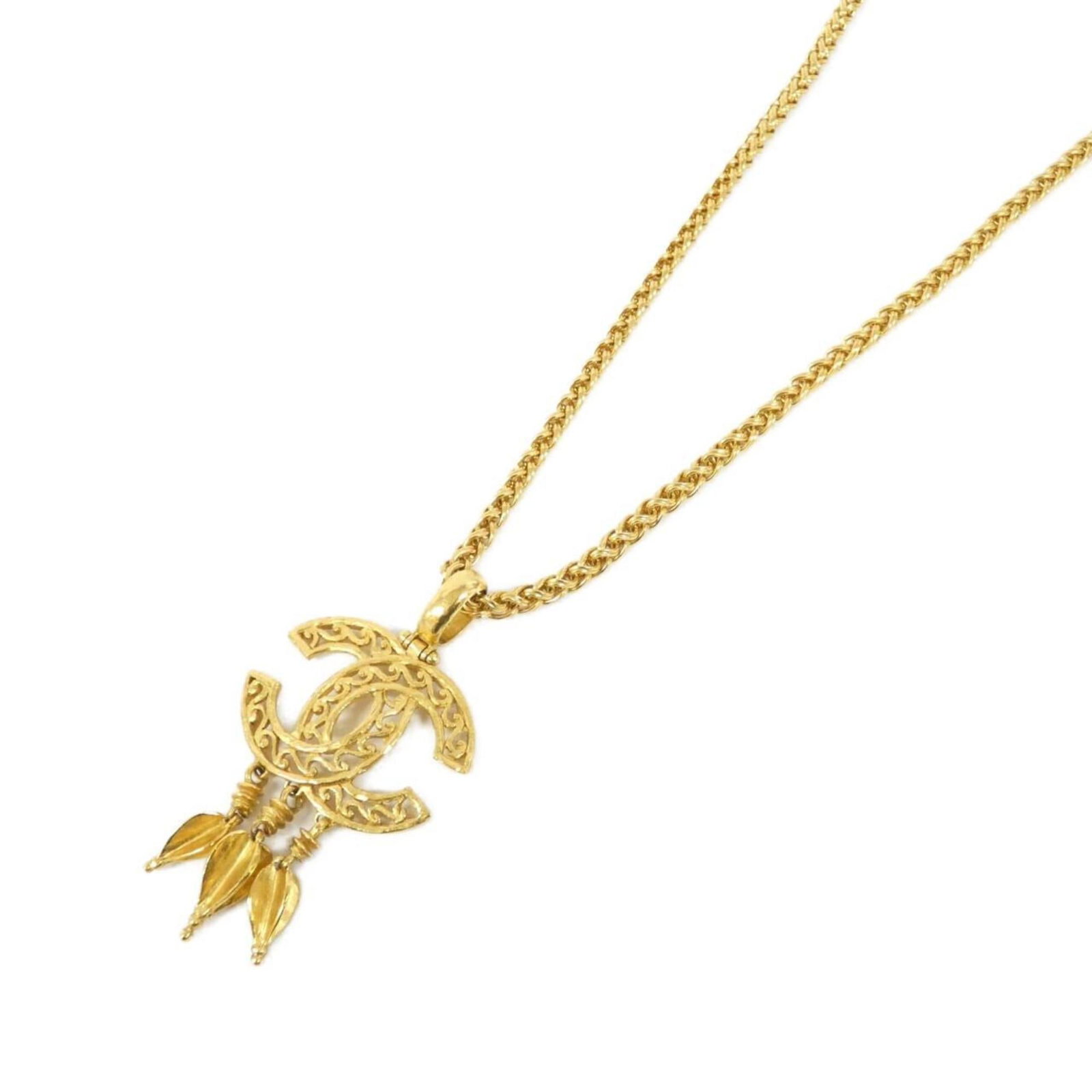 Chanel Necklace: Chanel Necklace Gold Chanel Necklace with 80mm x 40mm Pendant, 80cm Circumference. This used necklace features a few traces of usage and some scratches/dirt, but remains in very good condition. The go