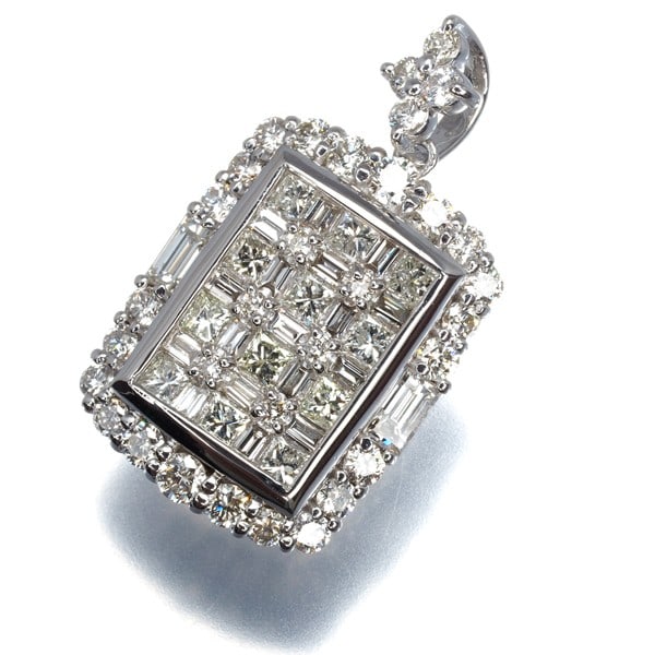 Diamond 1.50Ct Princess Cut Baguette Cut Pendant 900 Platinum: Diamond 1.50Ct Princess Cut Baguette Cut Pendant 900 Platinum 900 Platinum Diamond Pendant features a stunning 1.50Ct Princess Cut Baguette Cut diamond, showcasing its natural beauty in a sleek pendan