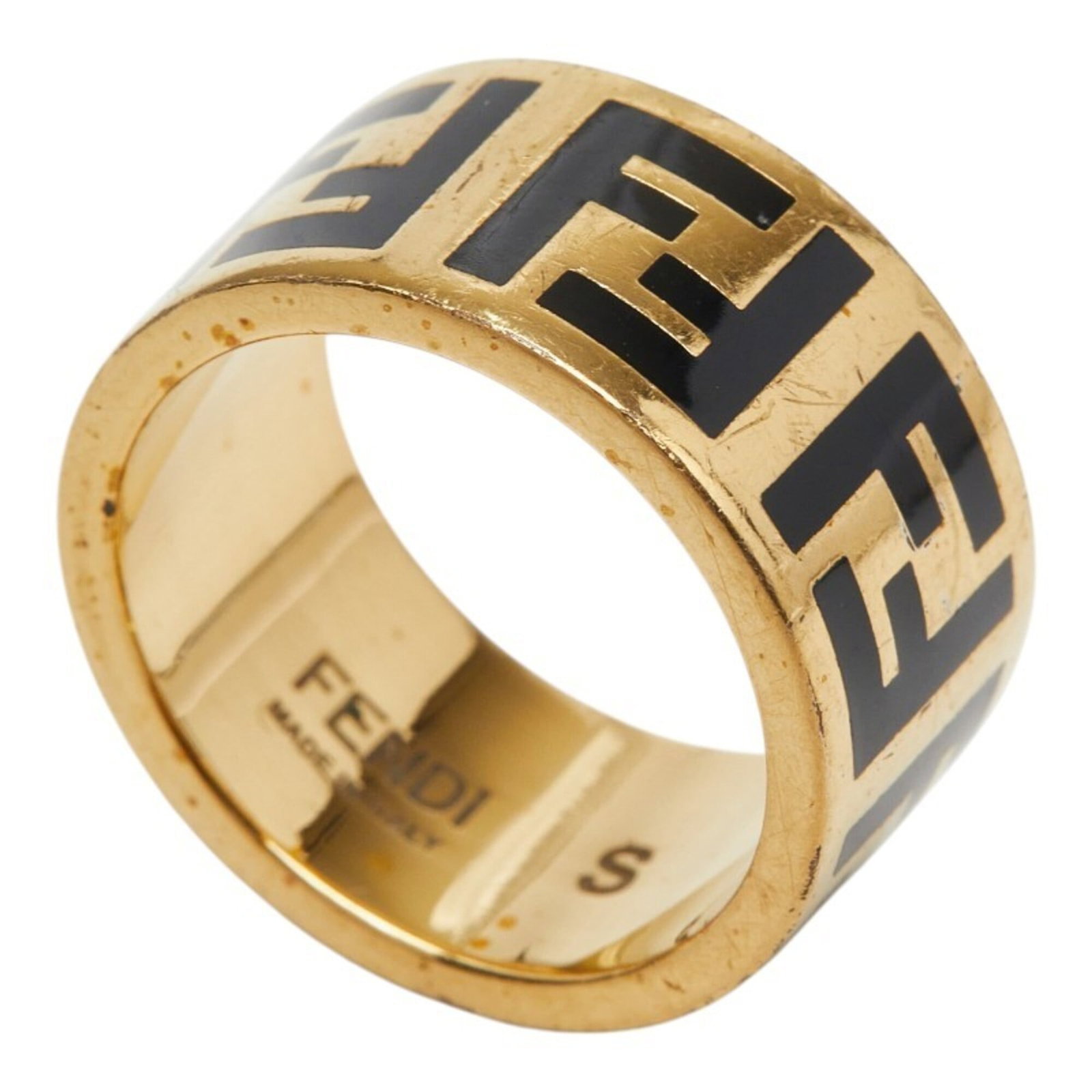 Fendi Band Ring Gold Plating: Fendi Band Ring Gold Plating Gold plating adds a touch of luxury to this Fendi band ring, which features a sleek black design. The ring bears signs of use and has minor scratches, but its gold