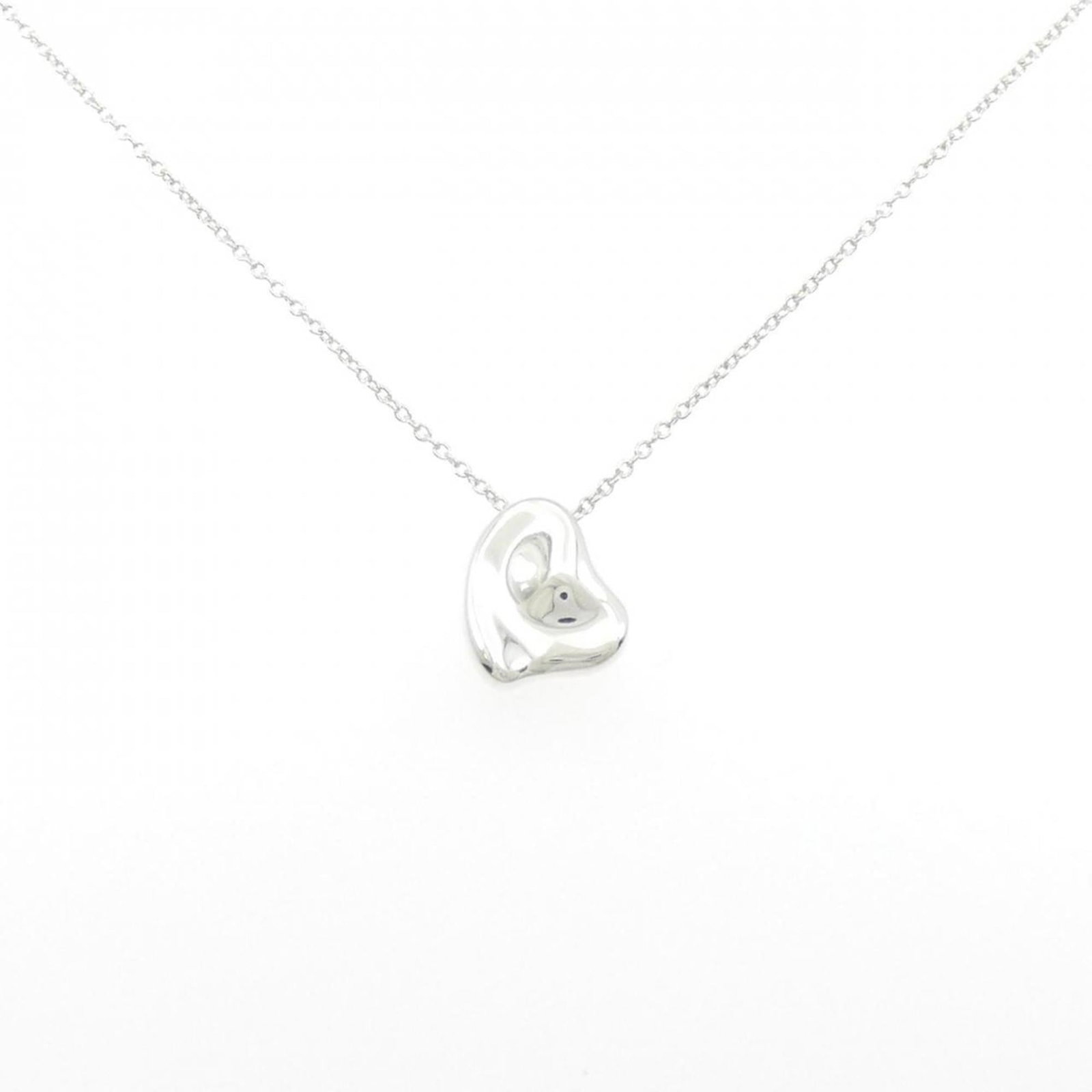 Tiffany 925 Necklace: Tiffany 925 Necklace Tiffany 925 Necklace - A Timeless Silver Pendant. This sterling silver necklace features a beautiful pendant with dimensions of 11.8mm x 10mm, set against a chain with a neck